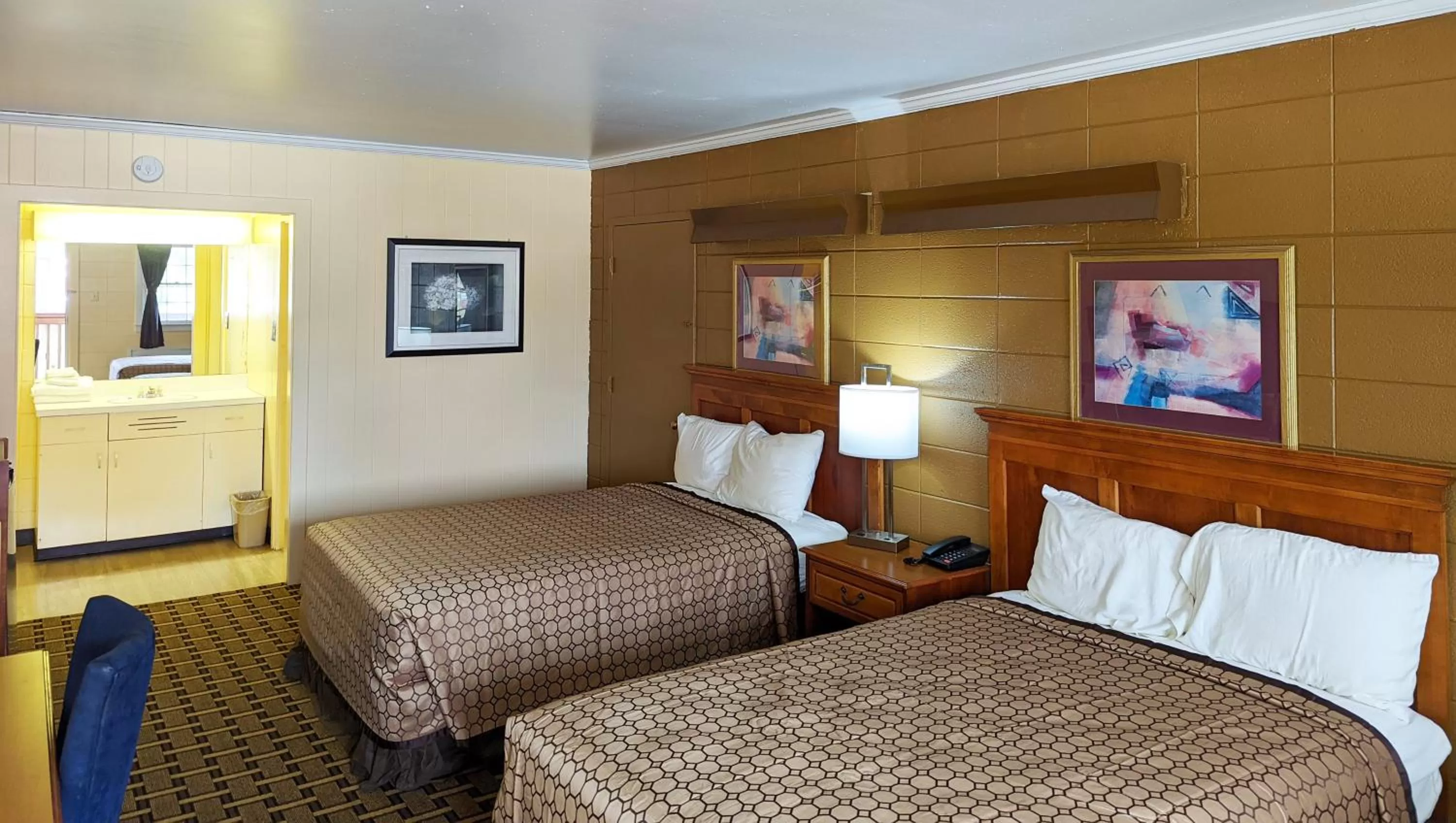 Photo of the whole room, Bed in M Star Hotel Cleveland