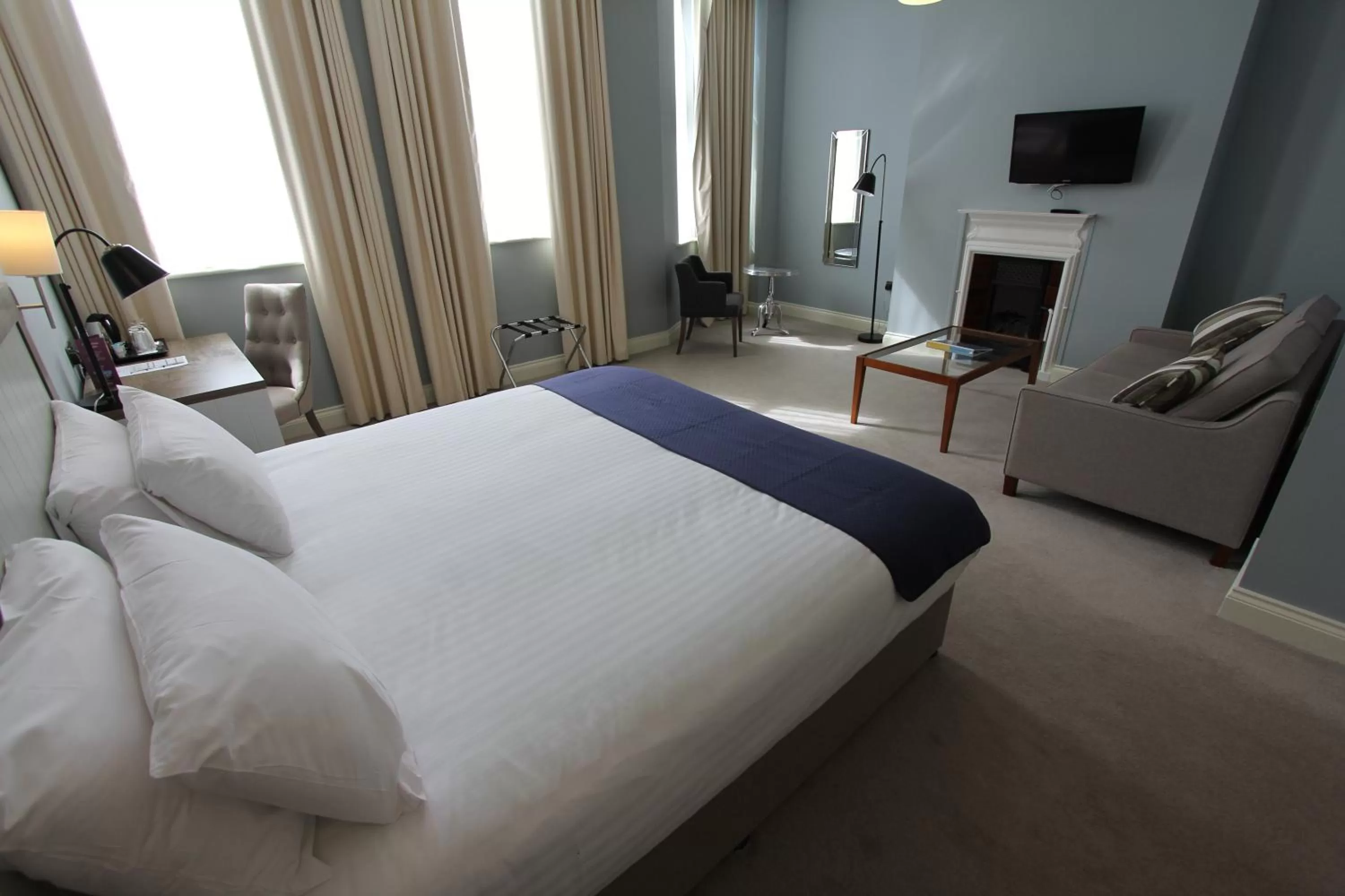 Bedroom, Bed in Yarrow Hotel