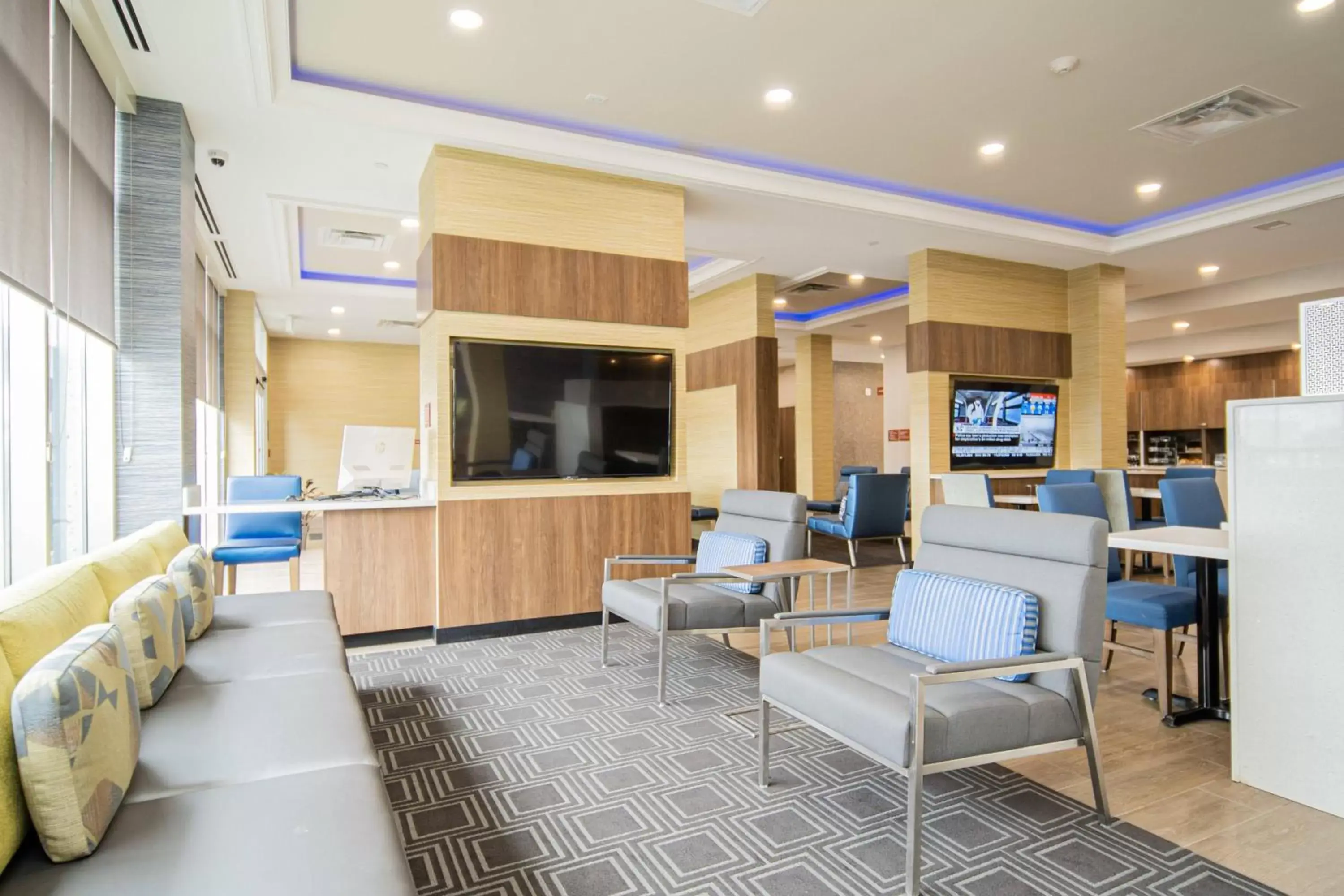 Lobby or reception, Seating Area in TownePlace Suites by Marriott Brantford and Conference Centre