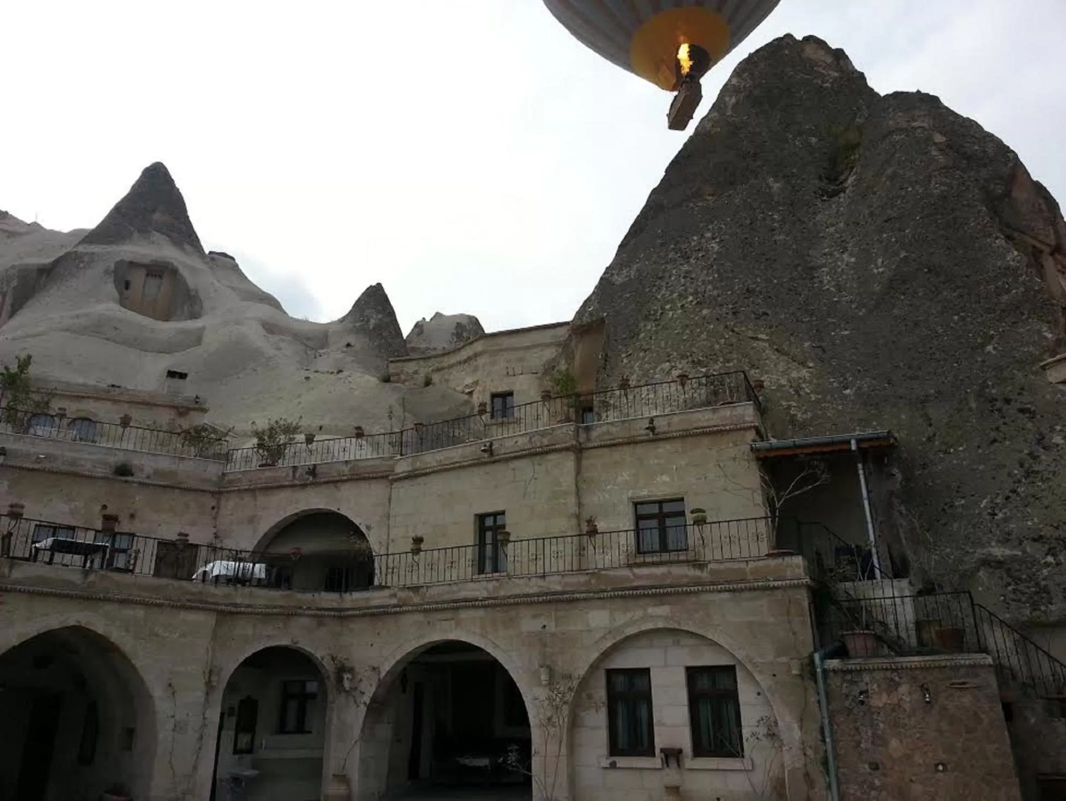 Decorative detail in Local Cave House