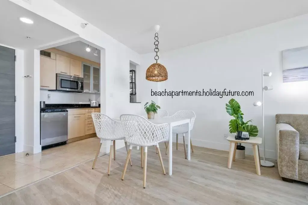 Dining area in Beach Apartments by Avi Real Estate