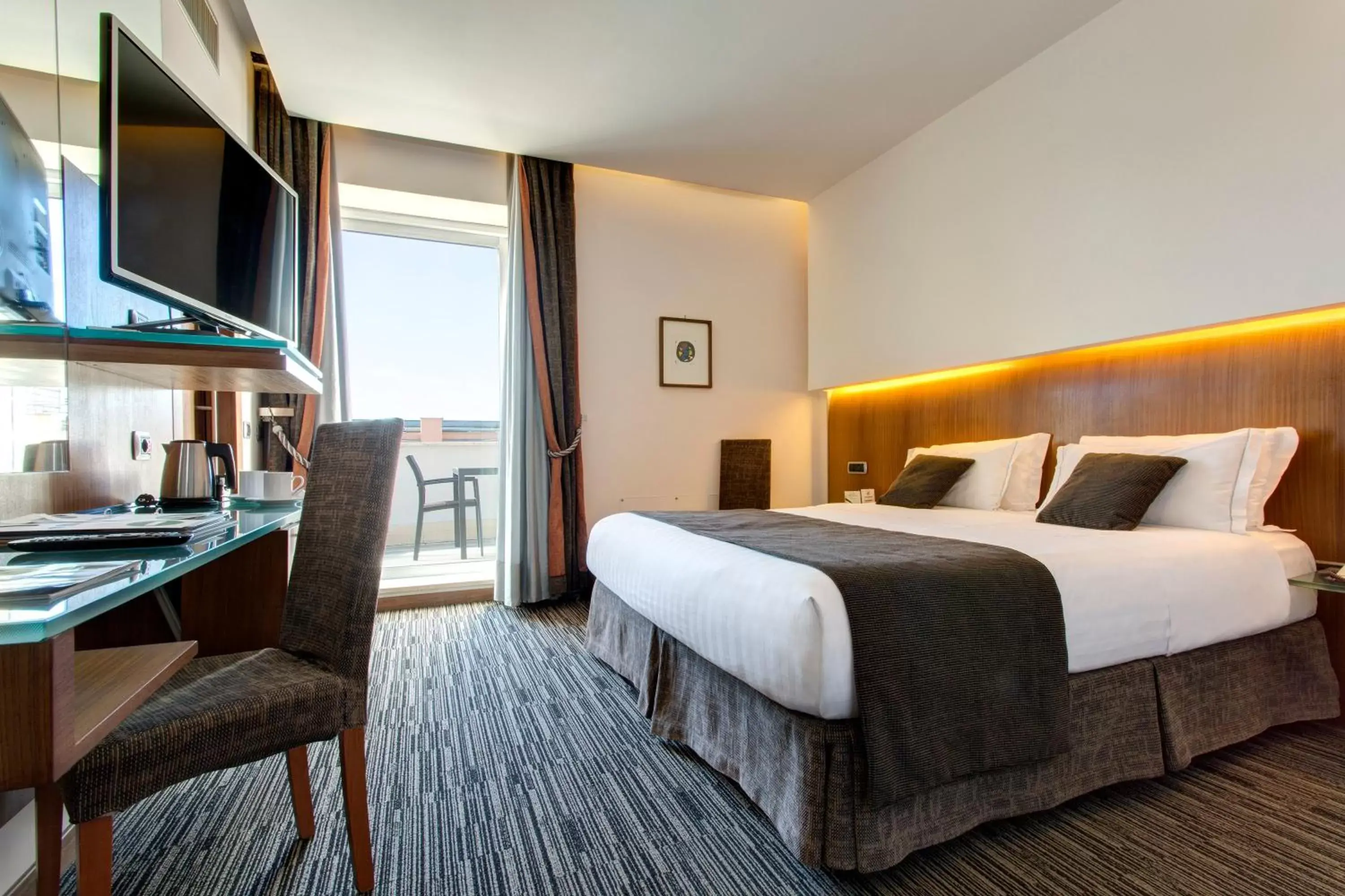 Bedroom, Bed in Best Western Plus Hotel Universo