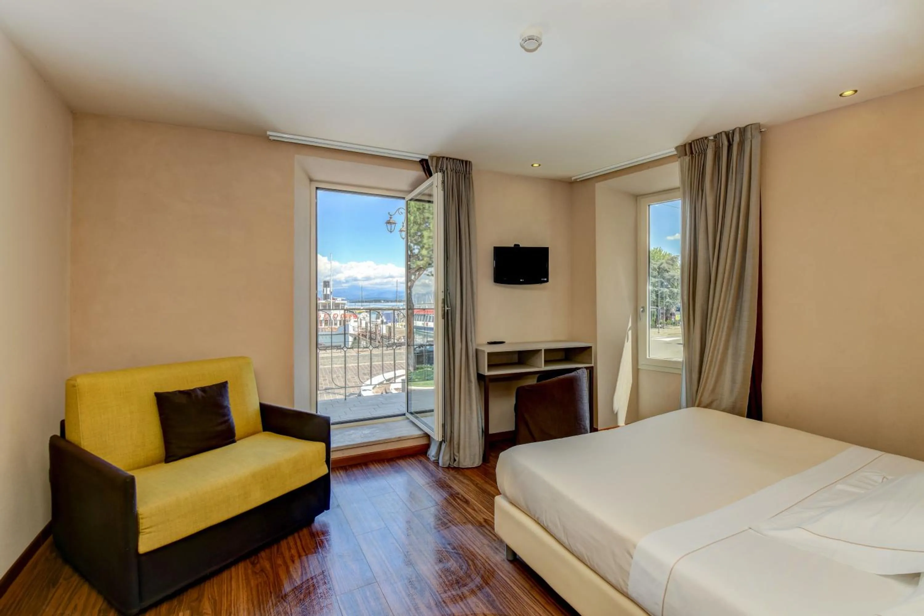 Bed in Hotel Tripoli