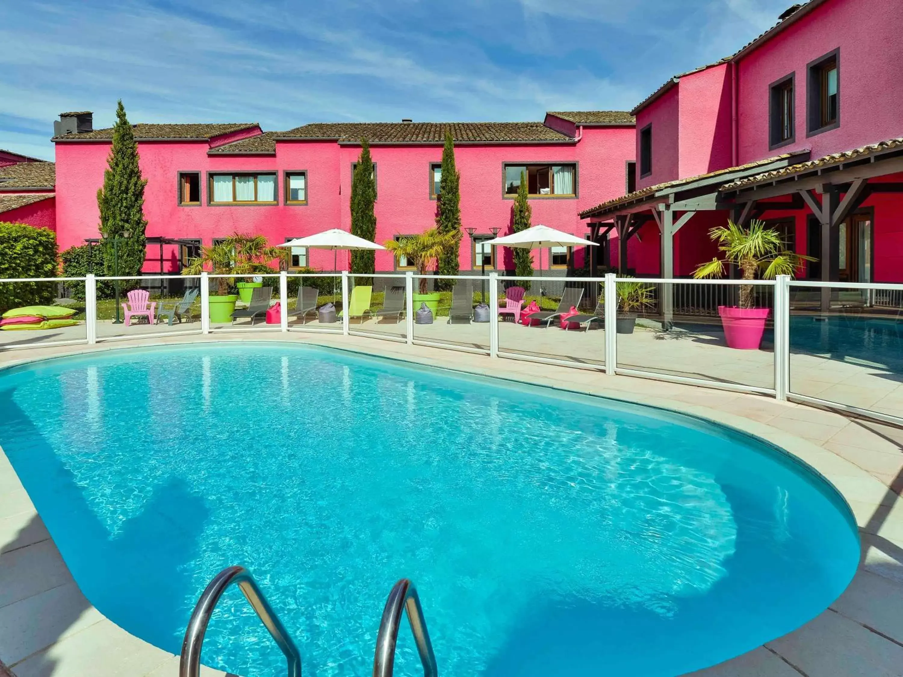 Pool view, Swimming Pool in ibis Macon Sud Crêches