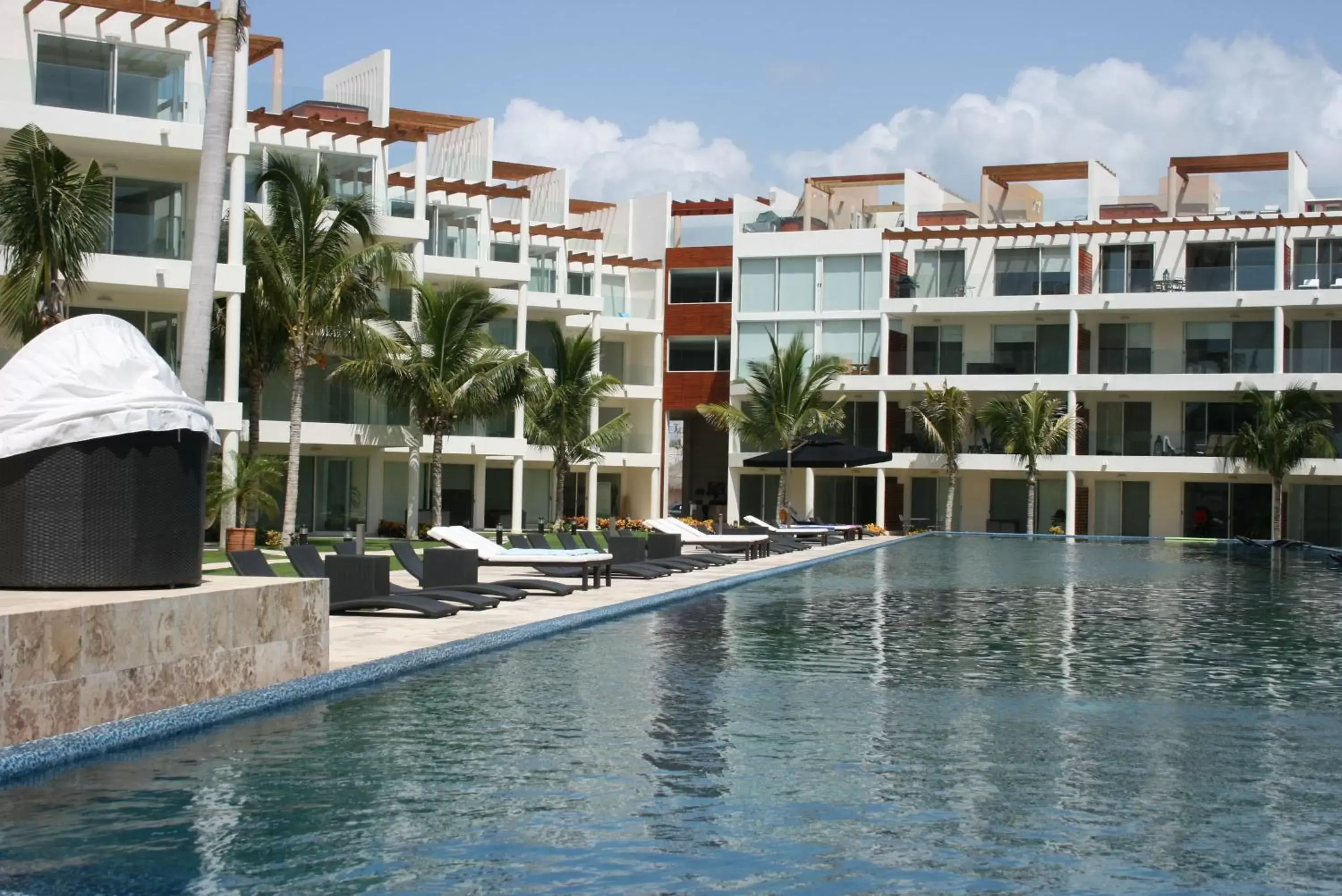 Facade/entrance, Swimming Pool in The Elements Oceanfront & Beachside Condo Hotel