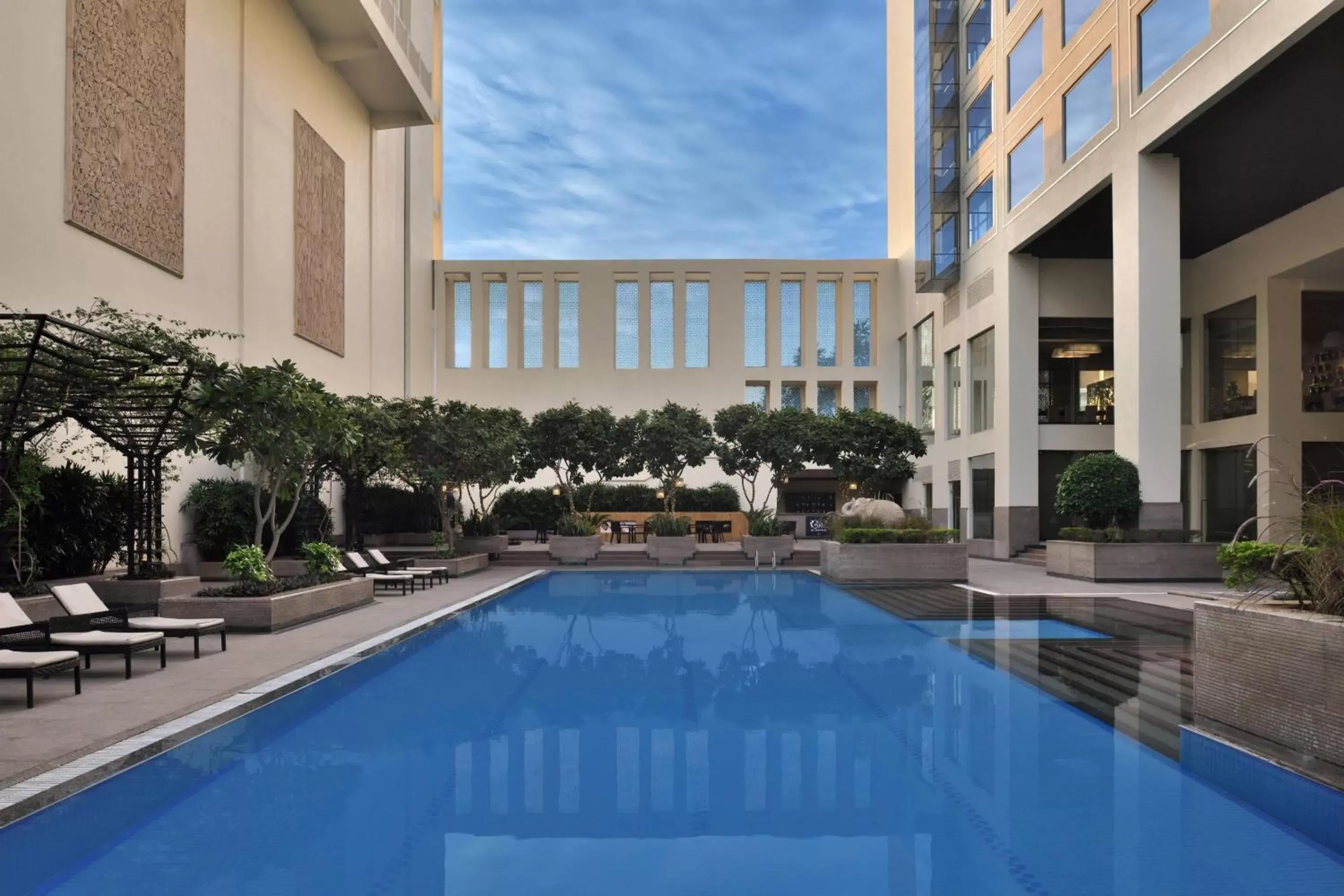 Swimming Pool in Jaipur Marriott Hotel