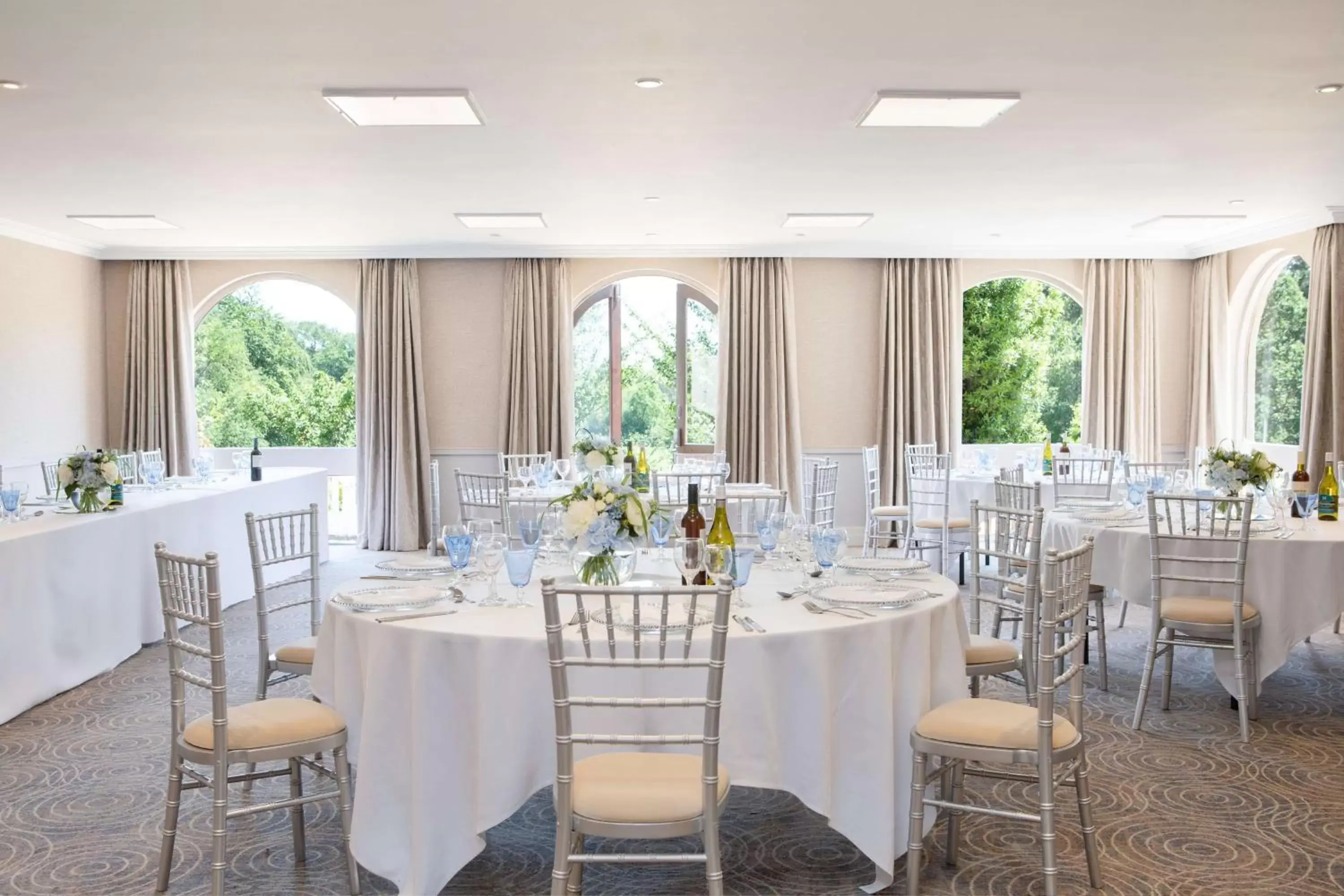 Meeting/conference room, Restaurant/Places to Eat in Hilton Cobham