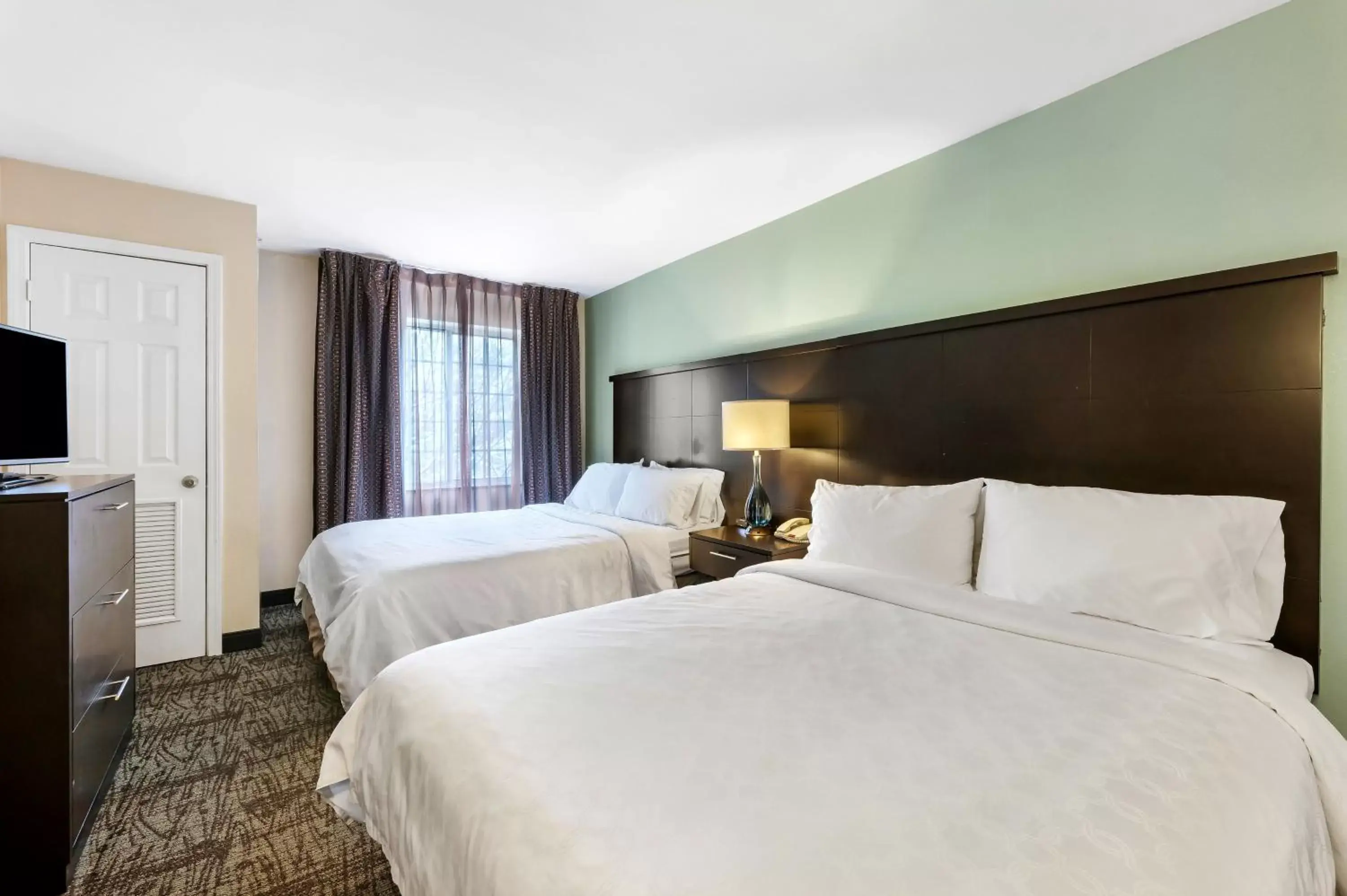 Photo of the whole room, Bed in Staybridge Suites-Philadelphia/Mount Laurel, an IHG Hotel