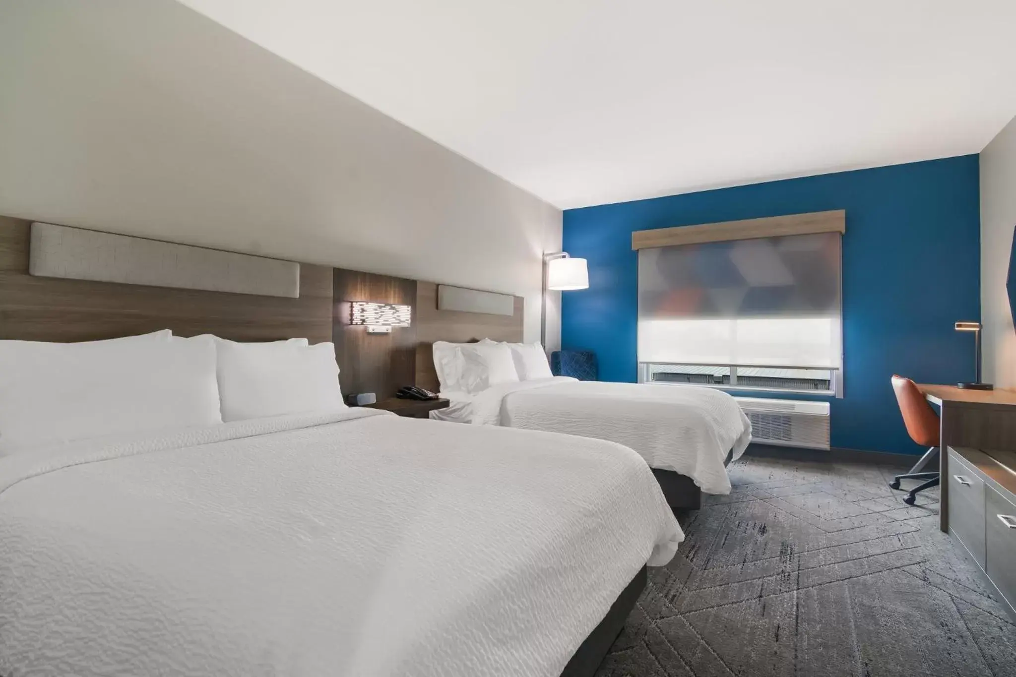 Photo of the whole room, Bed in Holiday Inn Express & Suites - Springdale - Fayetteville Area