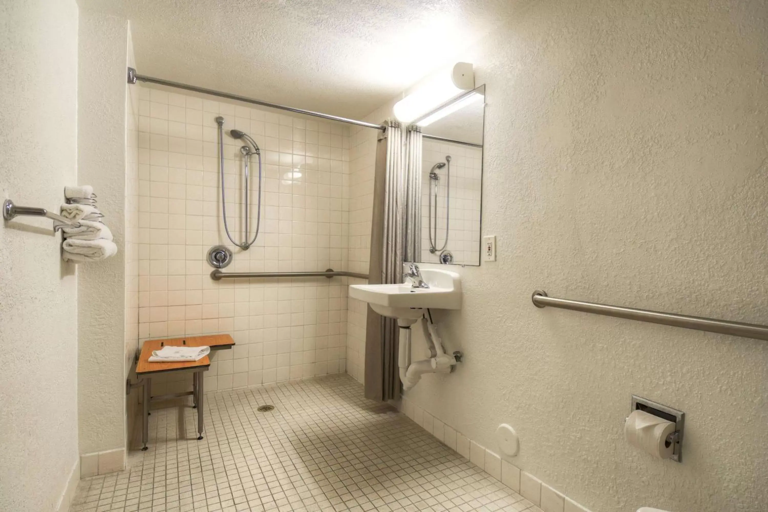 Shower, Bathroom in Motel 6-San Ysidro, CA - San Diego - Border