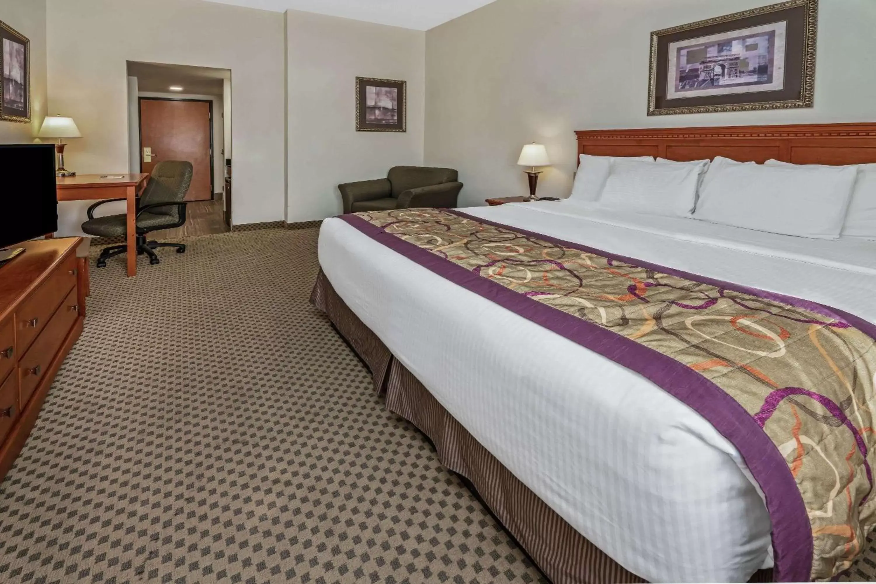 Deluxe King Room in La Quinta by Wyndham Kennewick