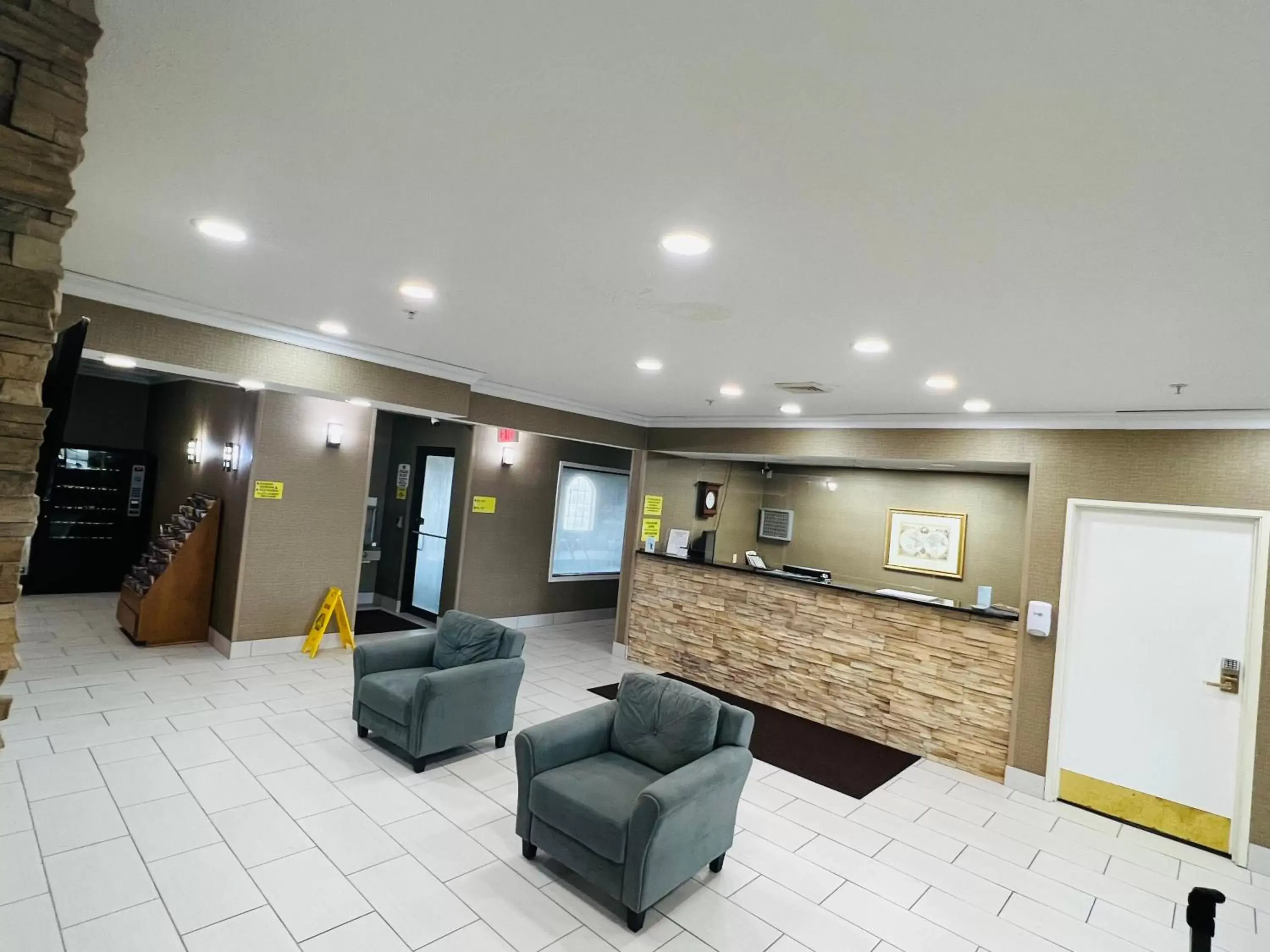 Lobby/Reception in Super 8 by Wyndham South Bend