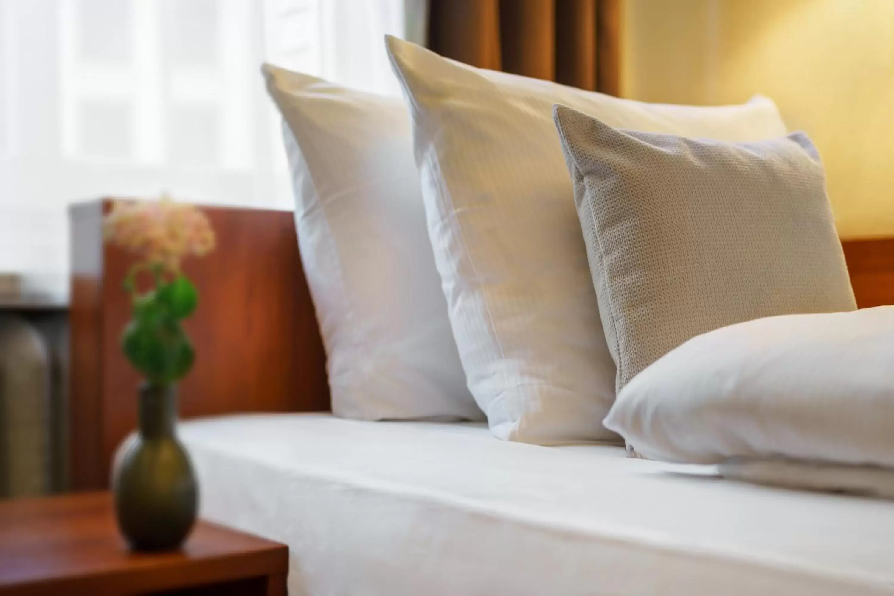 Photo of the whole room, Bed in Hotel Kronprinz Hamburg Hauptbahnhof Photo of the whole room, Bed in Hotel Kronprinz Hamburg Hauptbahnhof