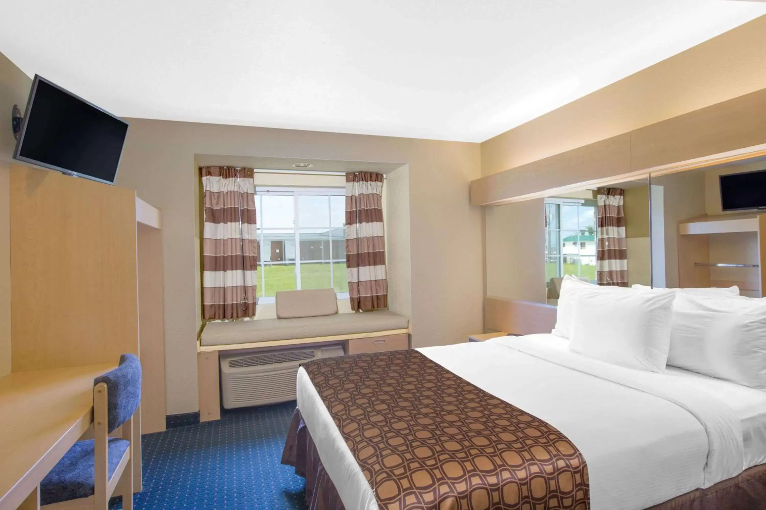 Photo of the whole room in Microtel Inn & Suites by Wyndham Albertville
