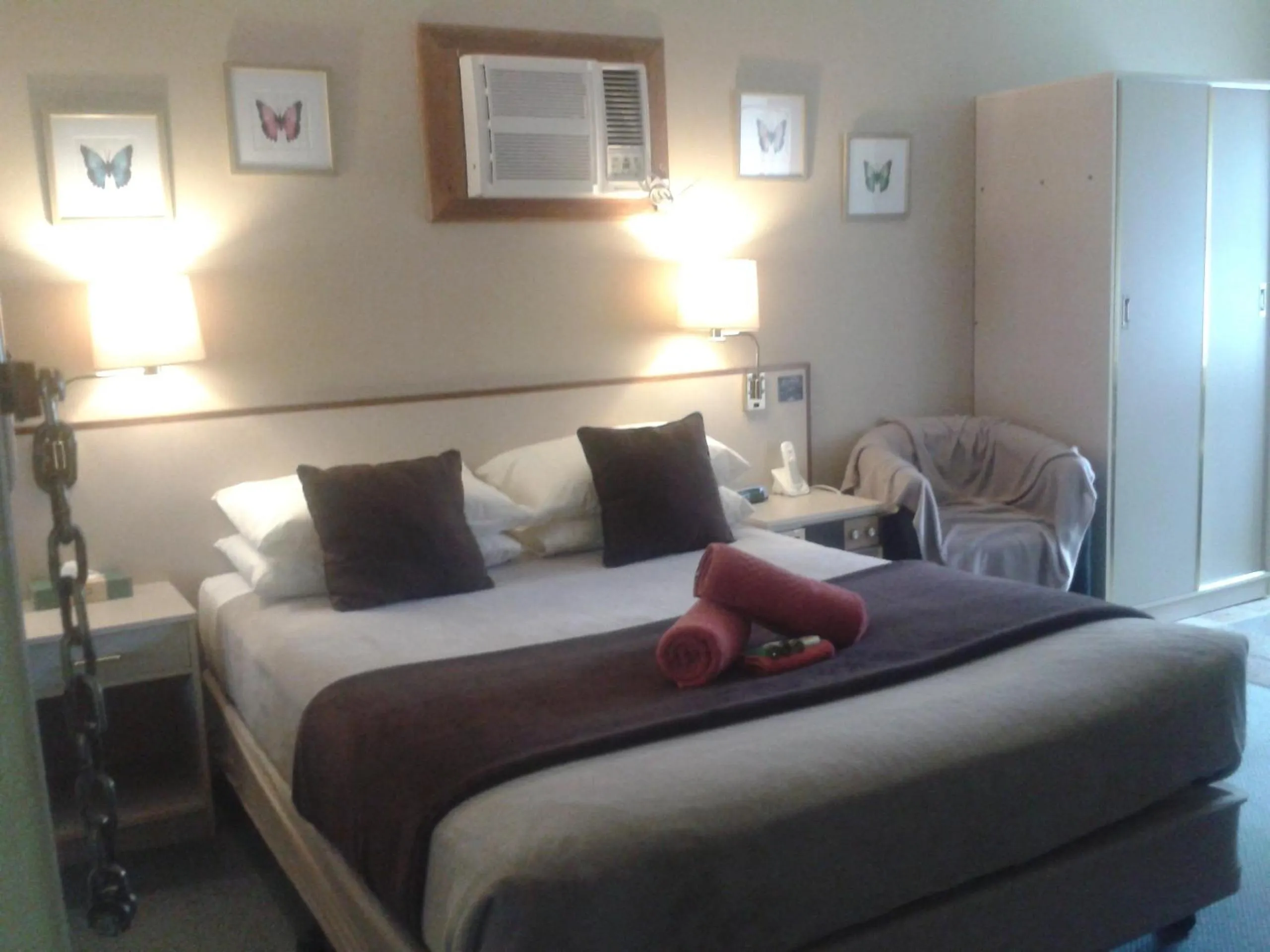 Photo of the whole room, Bed in Elsinor Motor Lodge