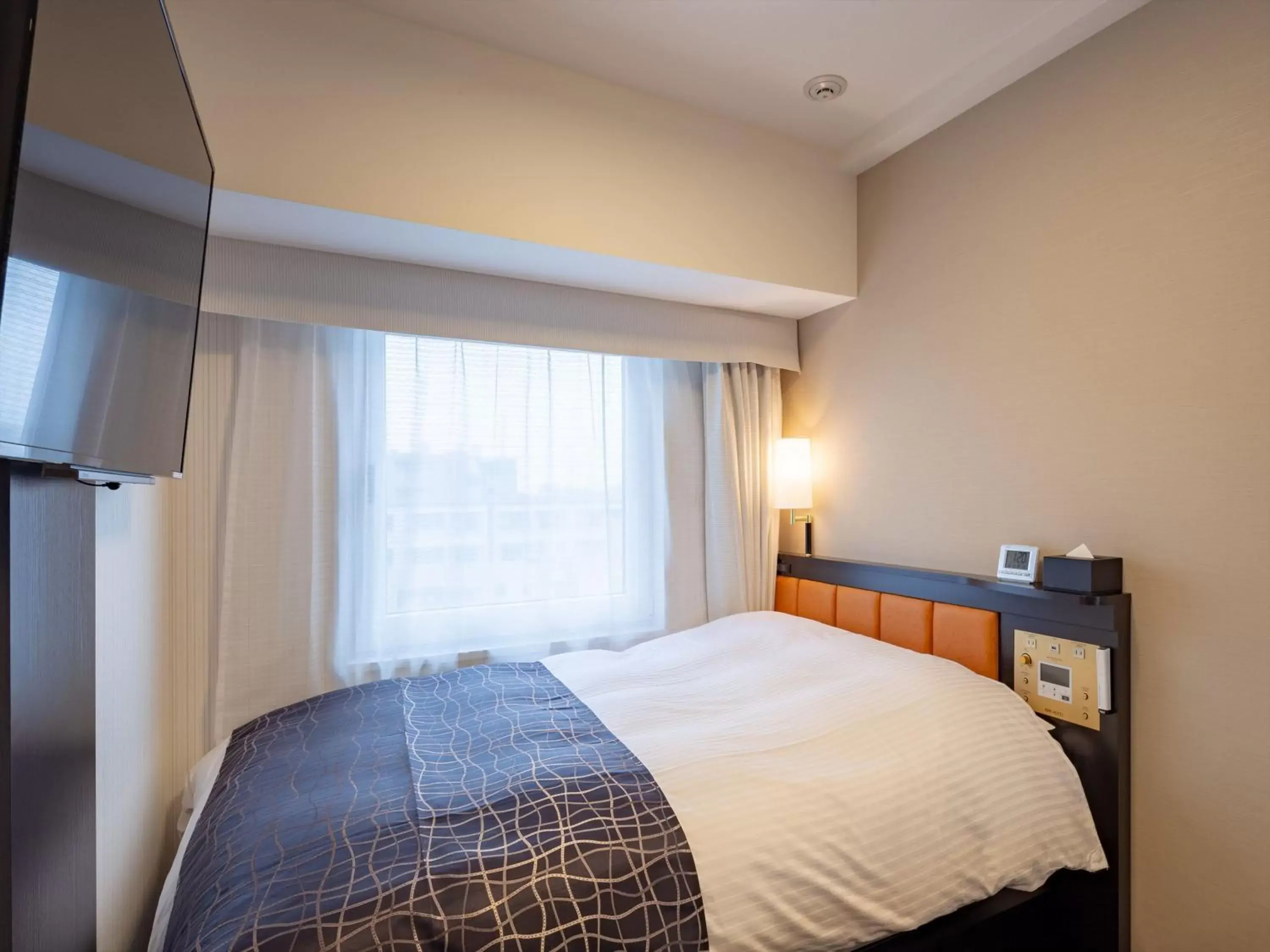 Photo of the whole room, Bed in APA Hotel Asakusa Ekimae