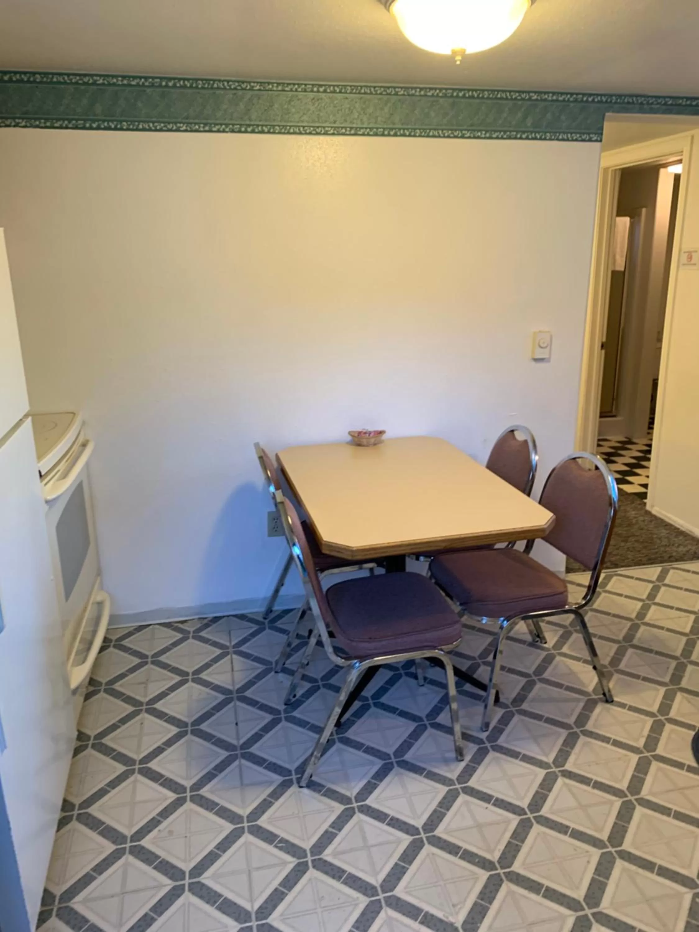 Curley's Resort & Dive Center