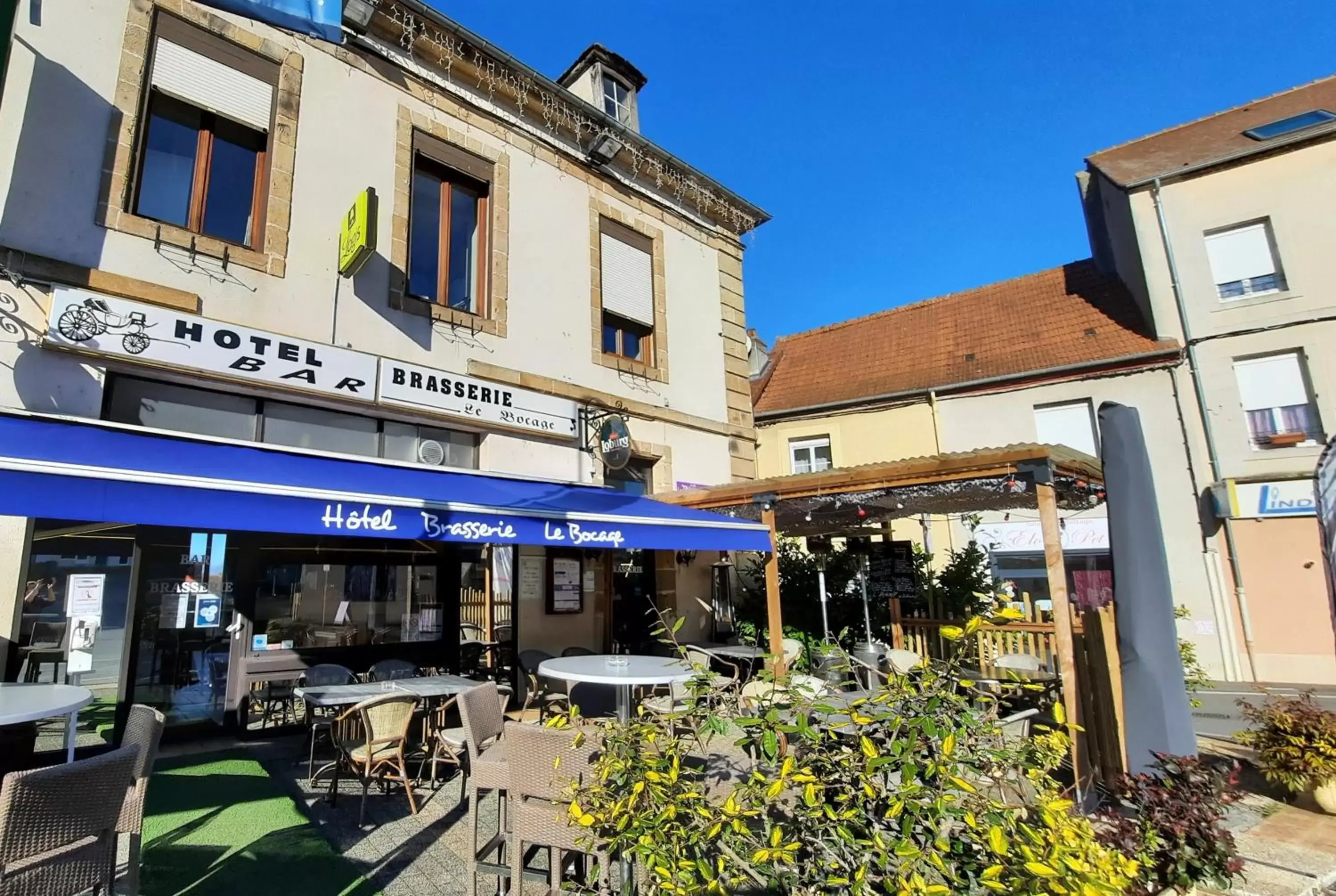 Facade/entrance, Property Building in Logis Le Bocage