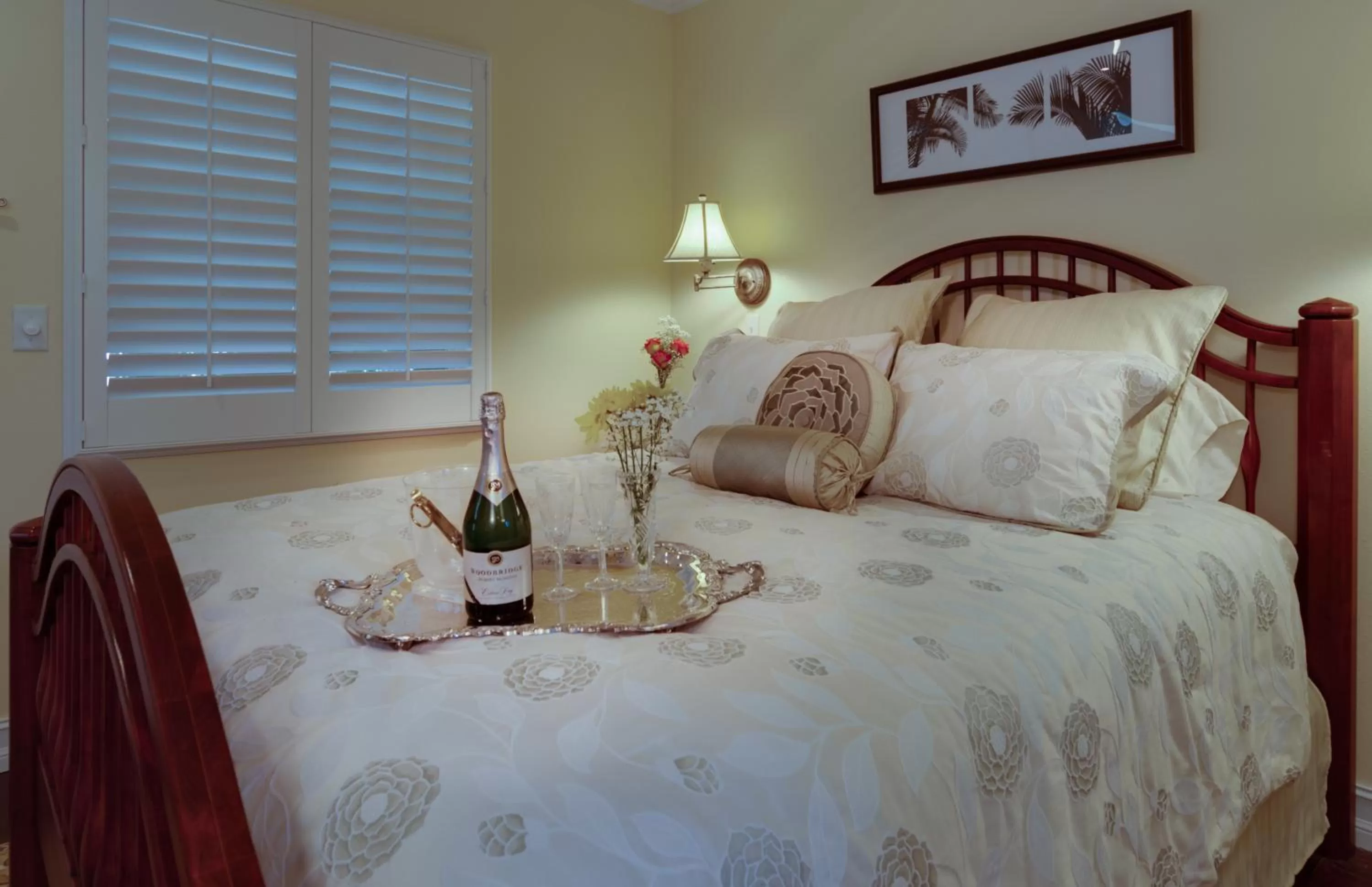 Bedroom, Bed in SeaGlass Inn Bed and Breakfast