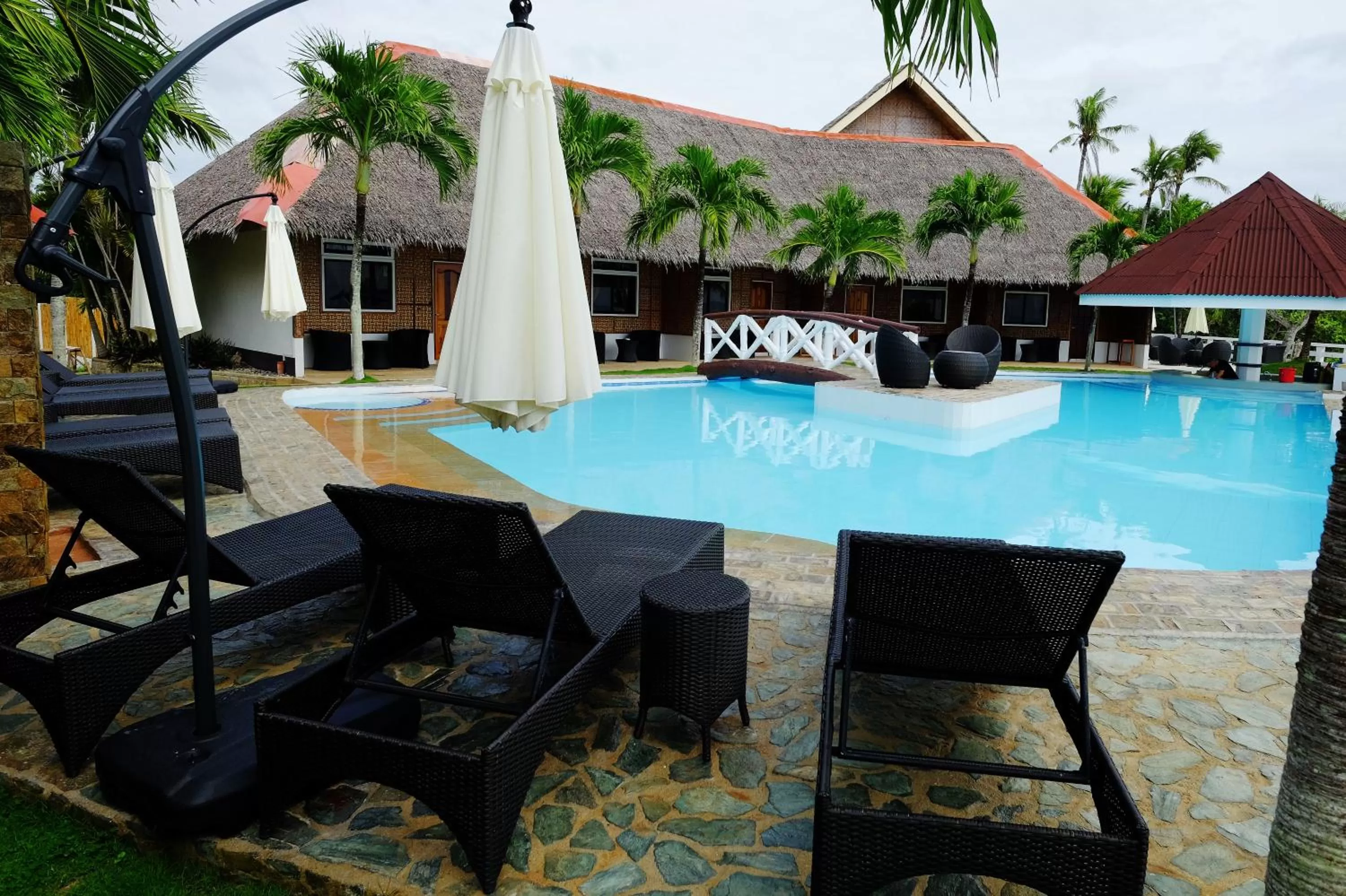 Swimming pool in Cliffside Resort