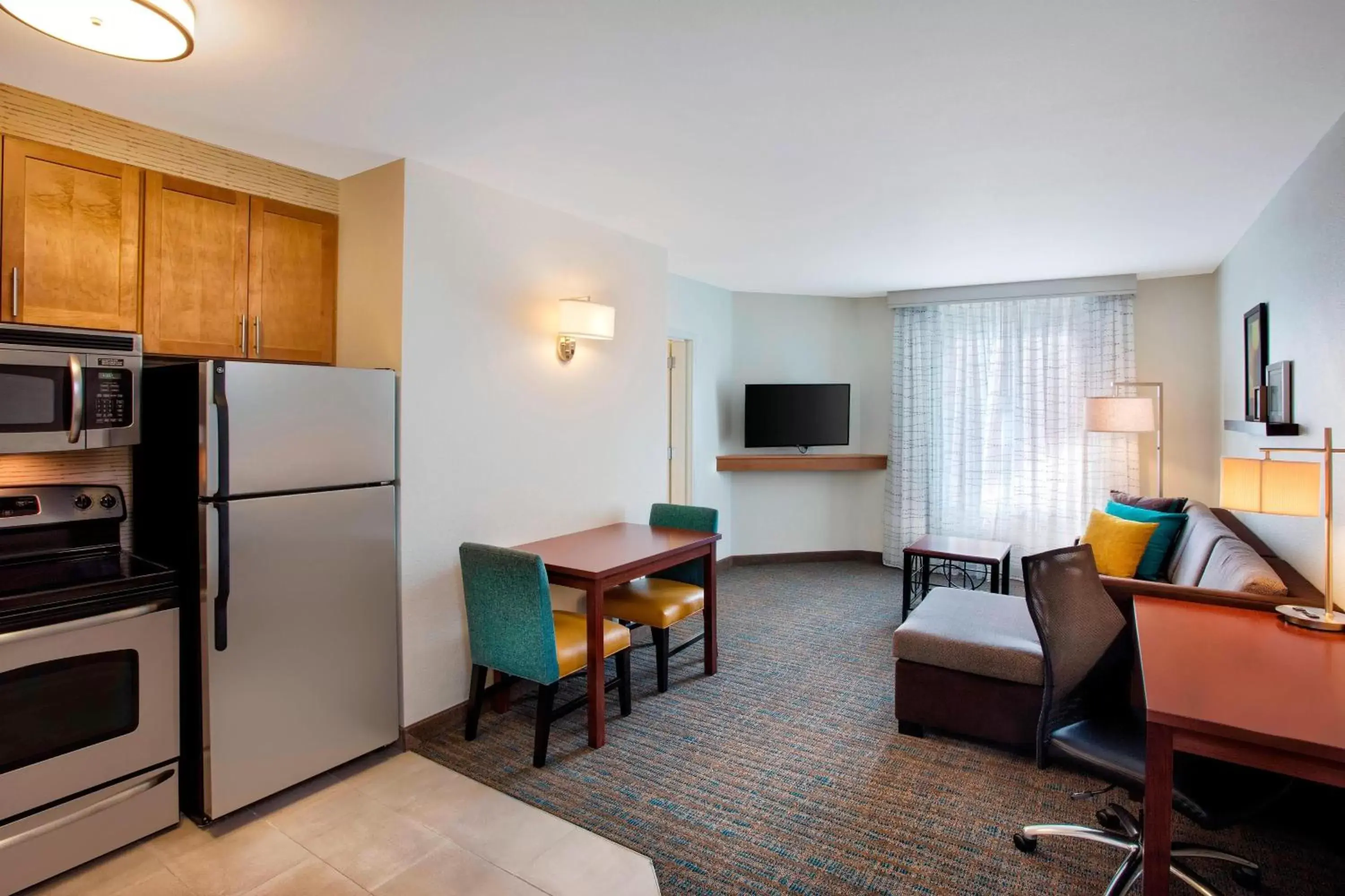 Bedroom, Seating Area in Residence Inn Chicago Midway Airport