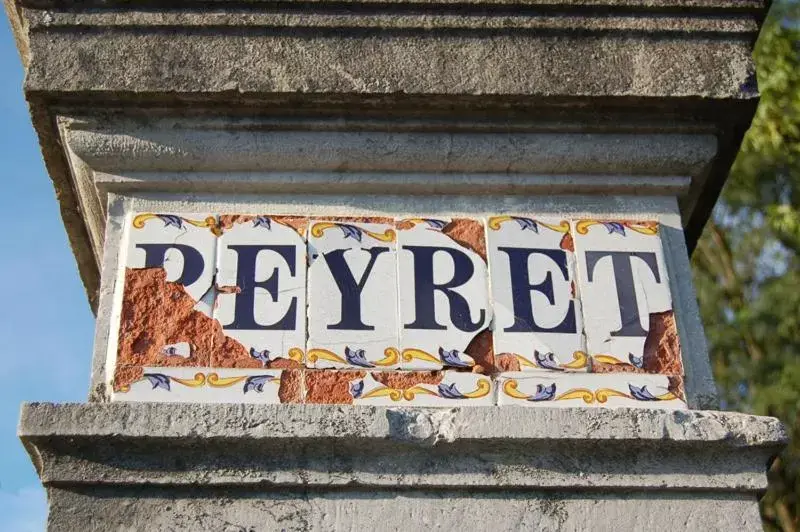 Property building, Property Logo/Sign in Le Peyret