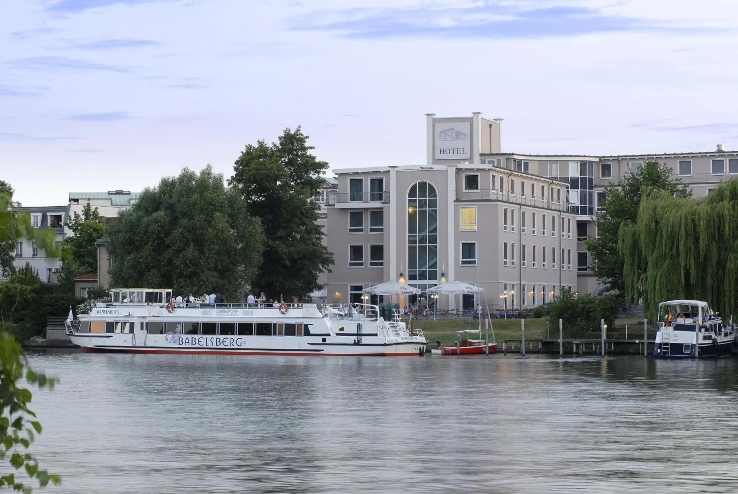 Facade/entrance in Hotel am Schloß Köpenick by Golden Tulip