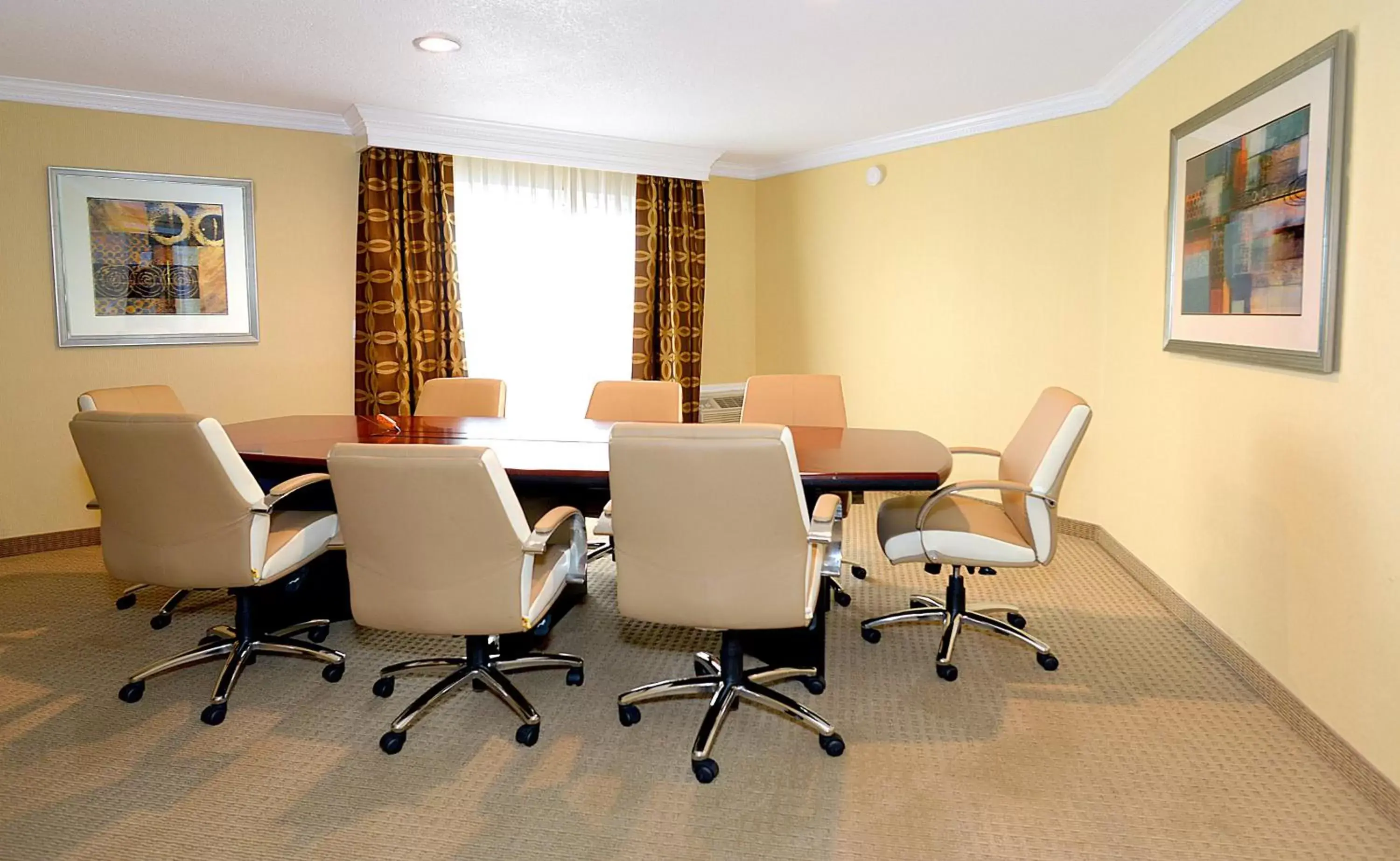 Meeting/conference room in Holiday Inn & Suites San Mateo - SFO, an IHG Hotel