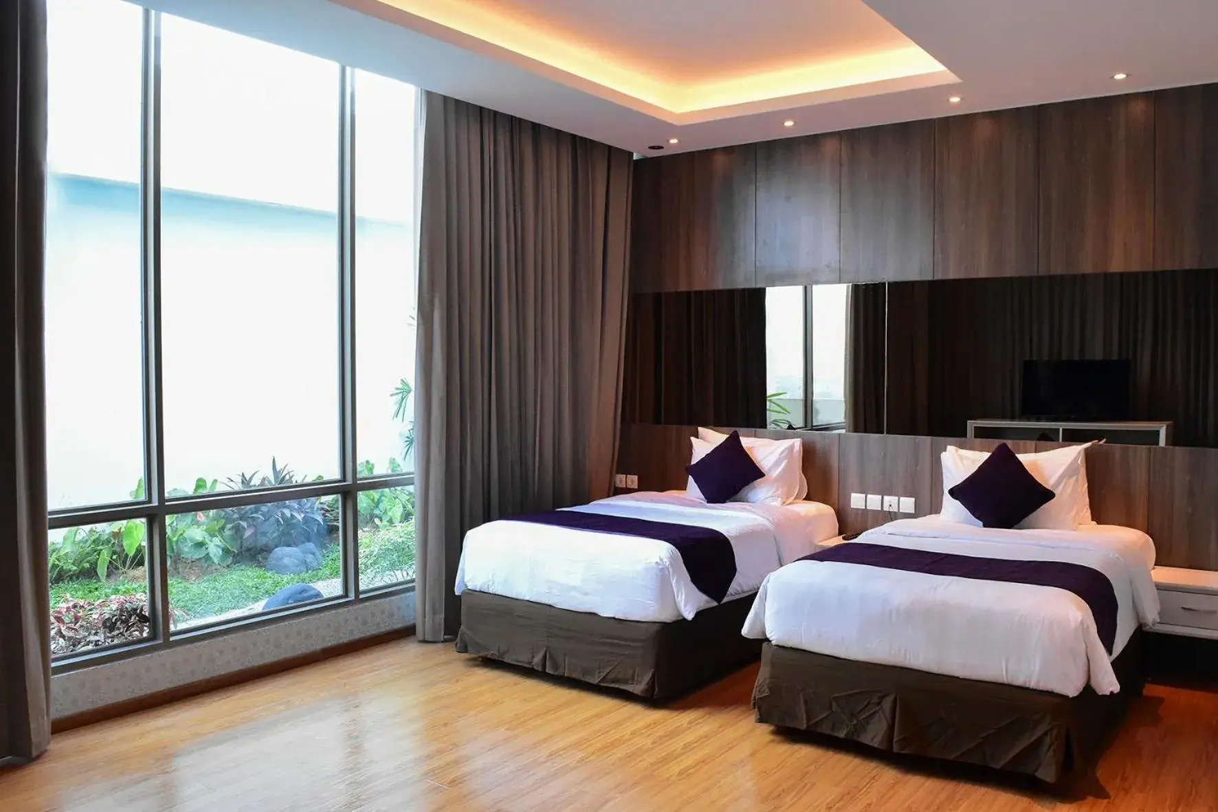 Shower, Bed in Platinum Hotel & Convention Hall Balikpapan