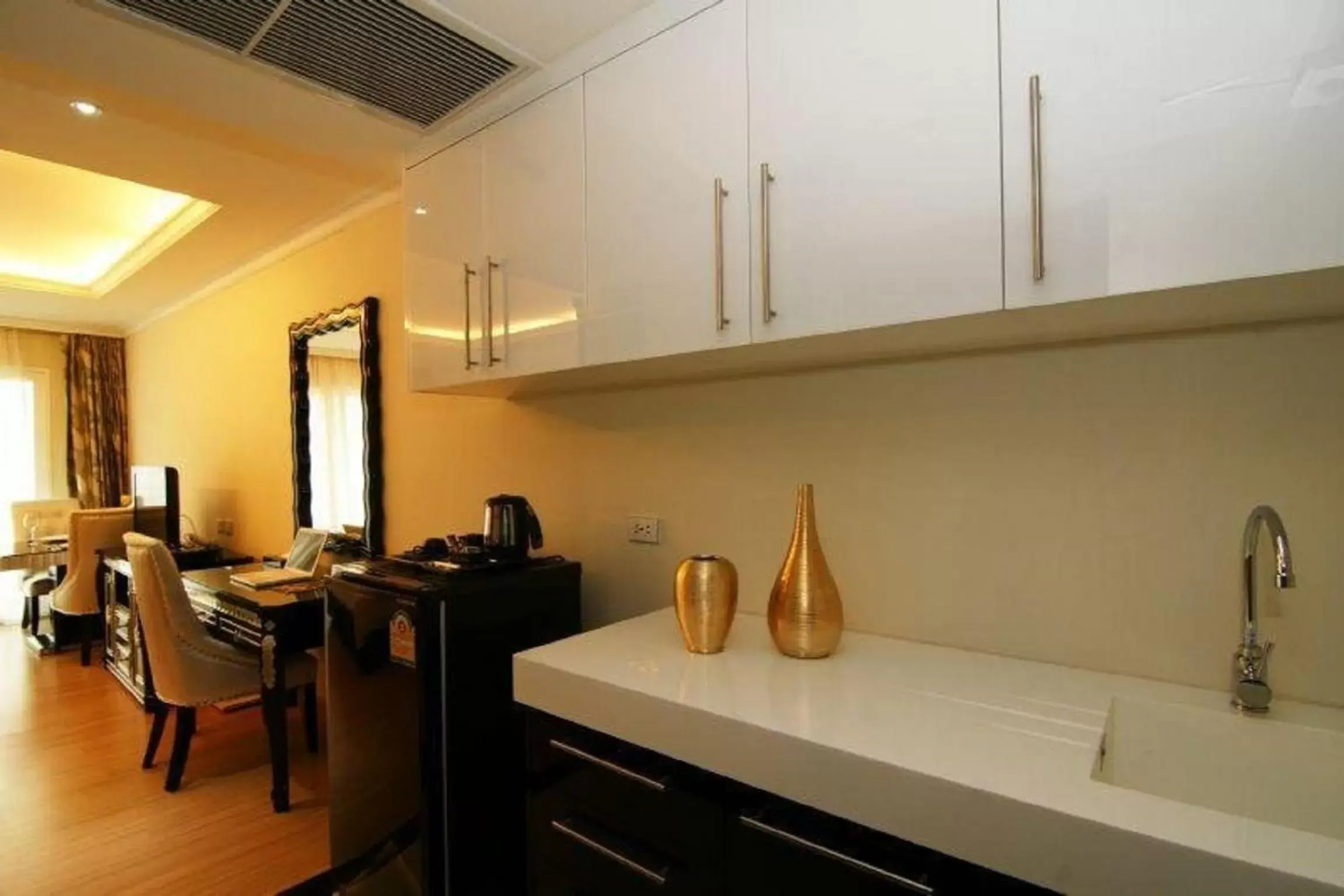 Kitchen or kitchenette in LK Miracle Suite - SHA Extra Plus