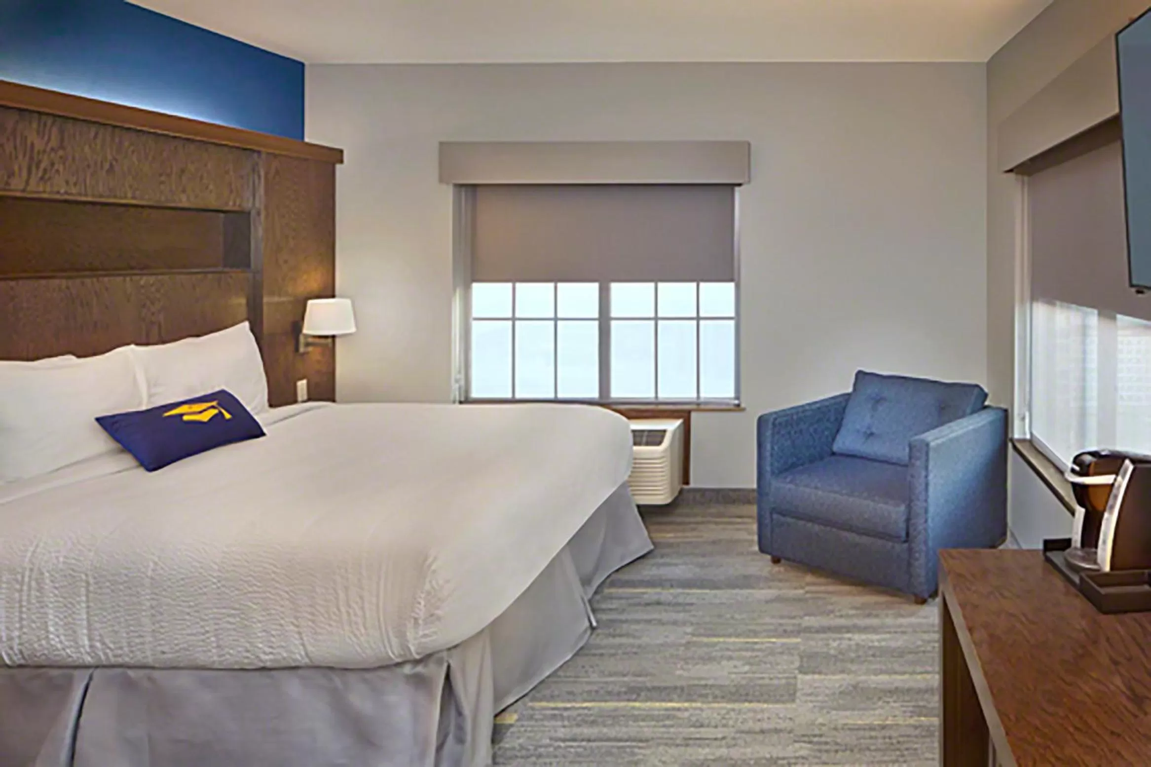 Photo of the whole room, Bed in Scholar Morgantown, Tapestry Collection by Hilton