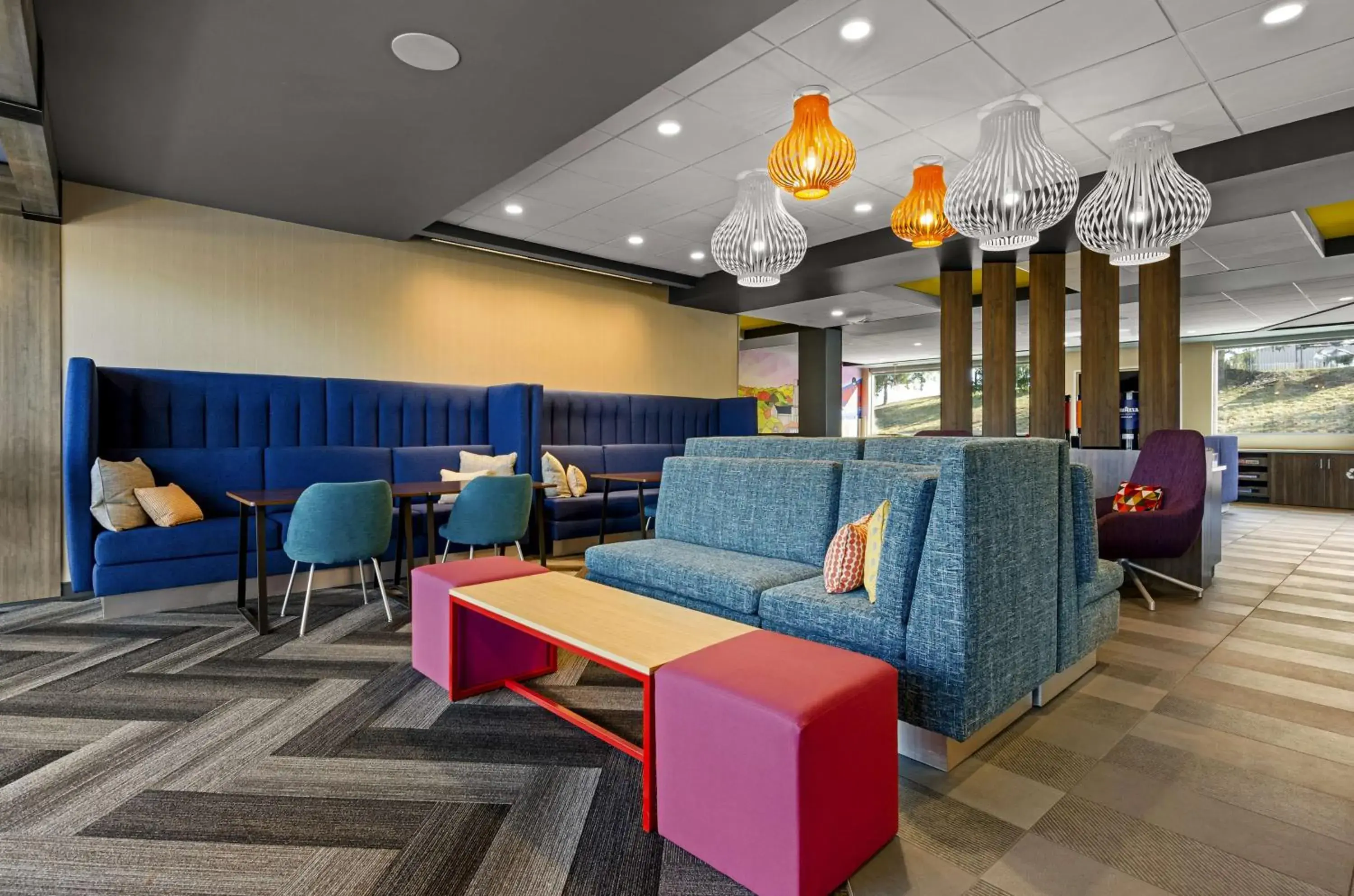 Lobby or reception, Lounge/Bar in Tru by Hilton Christiansburg