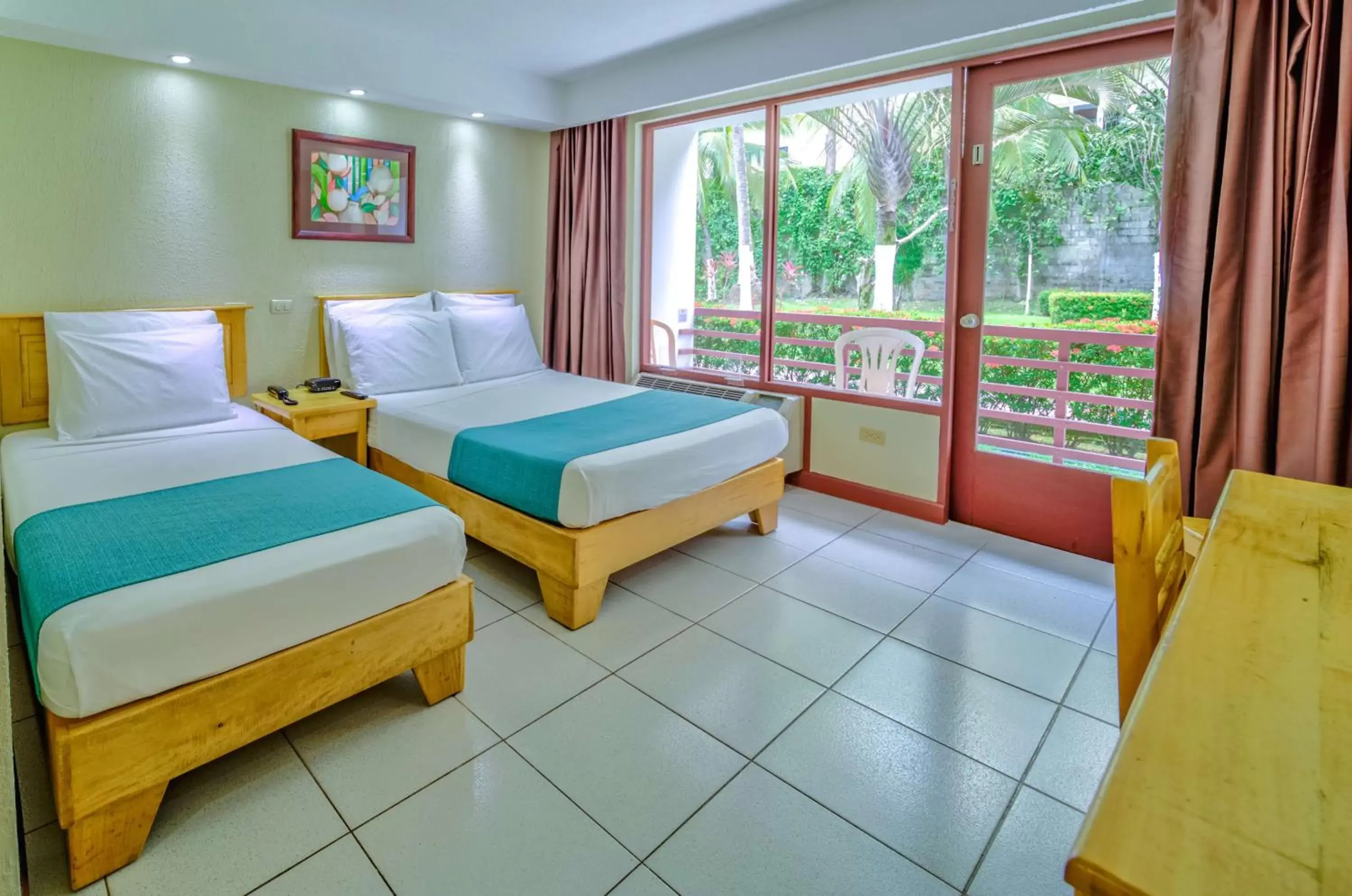 Photo of the whole room, Bed in Best Western Jaco Beach All Inclusive Resort