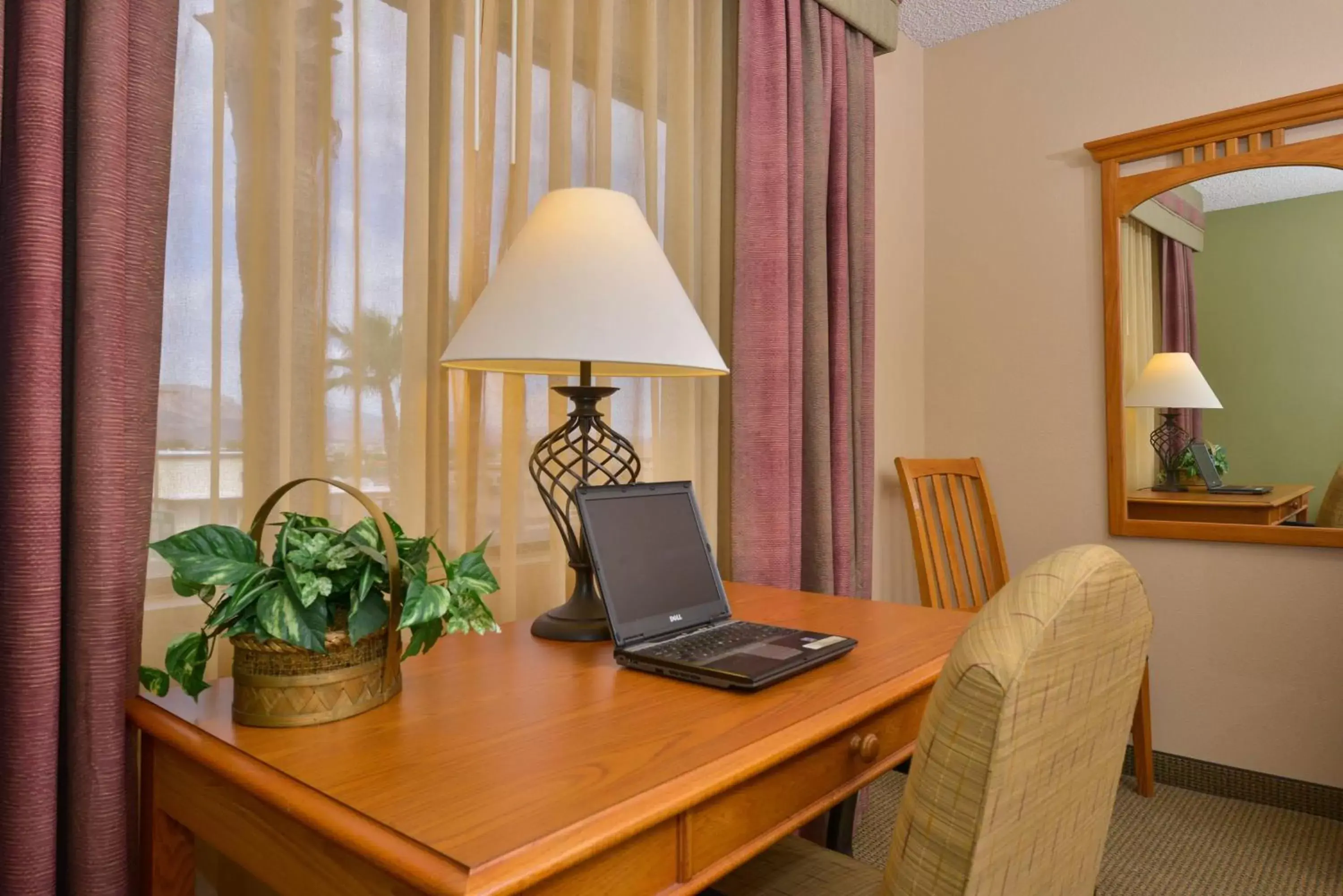 Photo of the whole room, Seating Area in Best Western Plus King's Inn and Suites