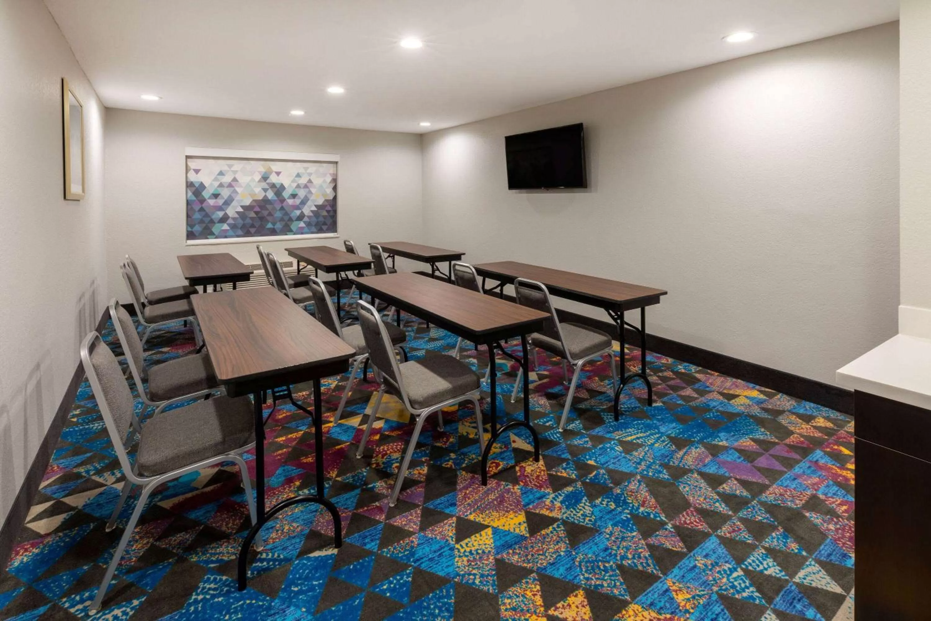 Meeting/conference room in La Quinta by Wyndham Houston NW Brookhollow