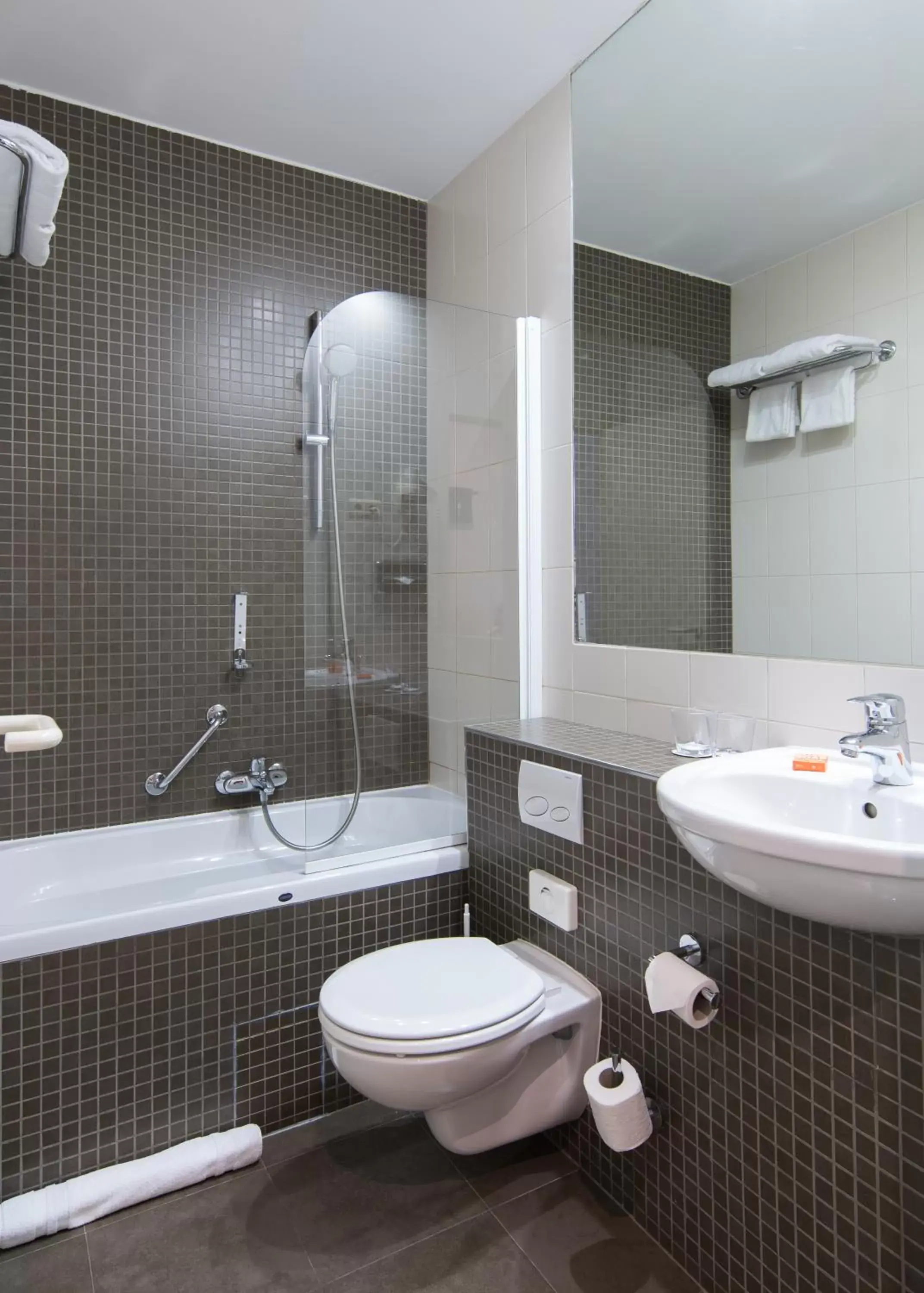 Bathroom in Hotel Chambord