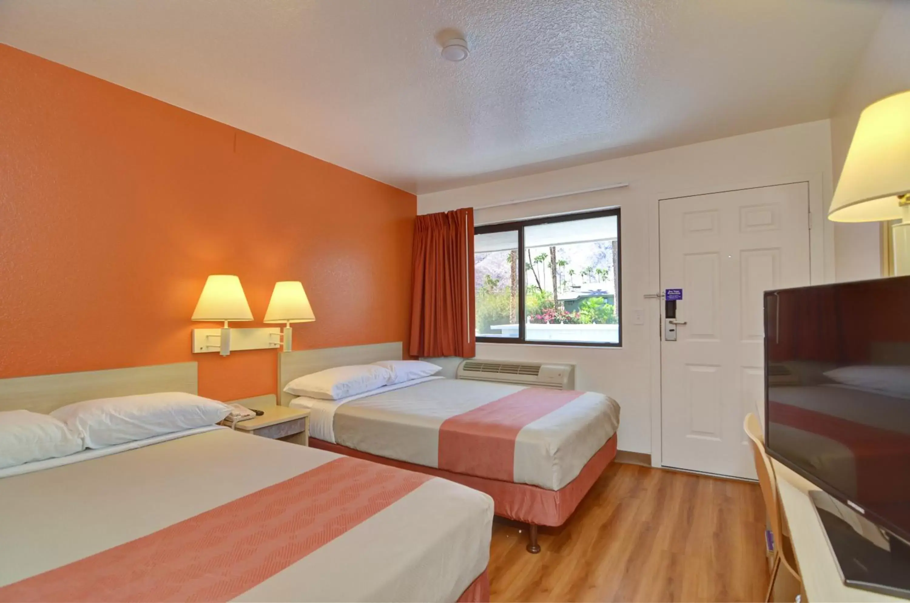 Bed in Motel 6-Palm Springs, CA - East - Palm Canyon