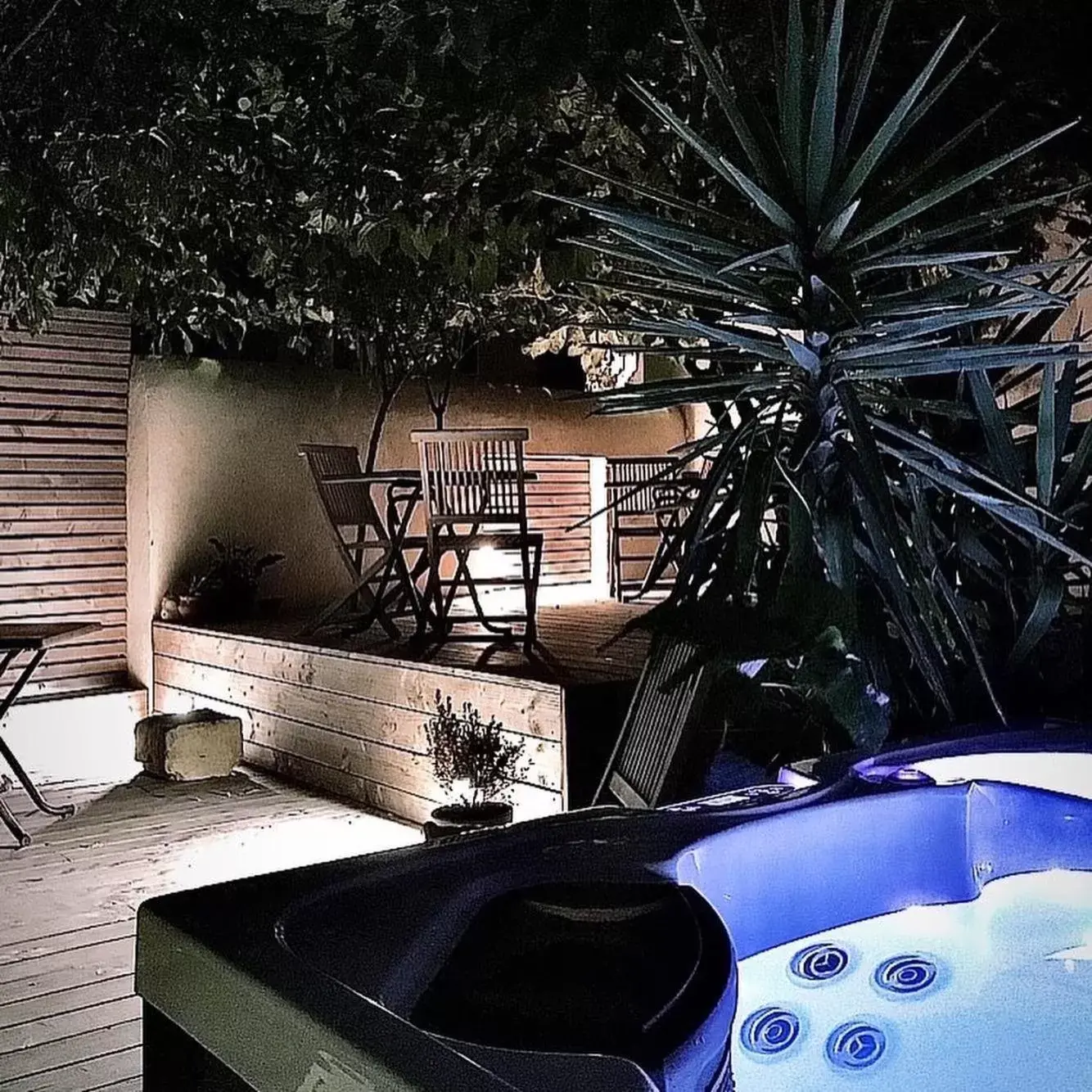 Hot Tub, Pool View in La Domitia - Maison d'hôtes, spa, sauna & massages