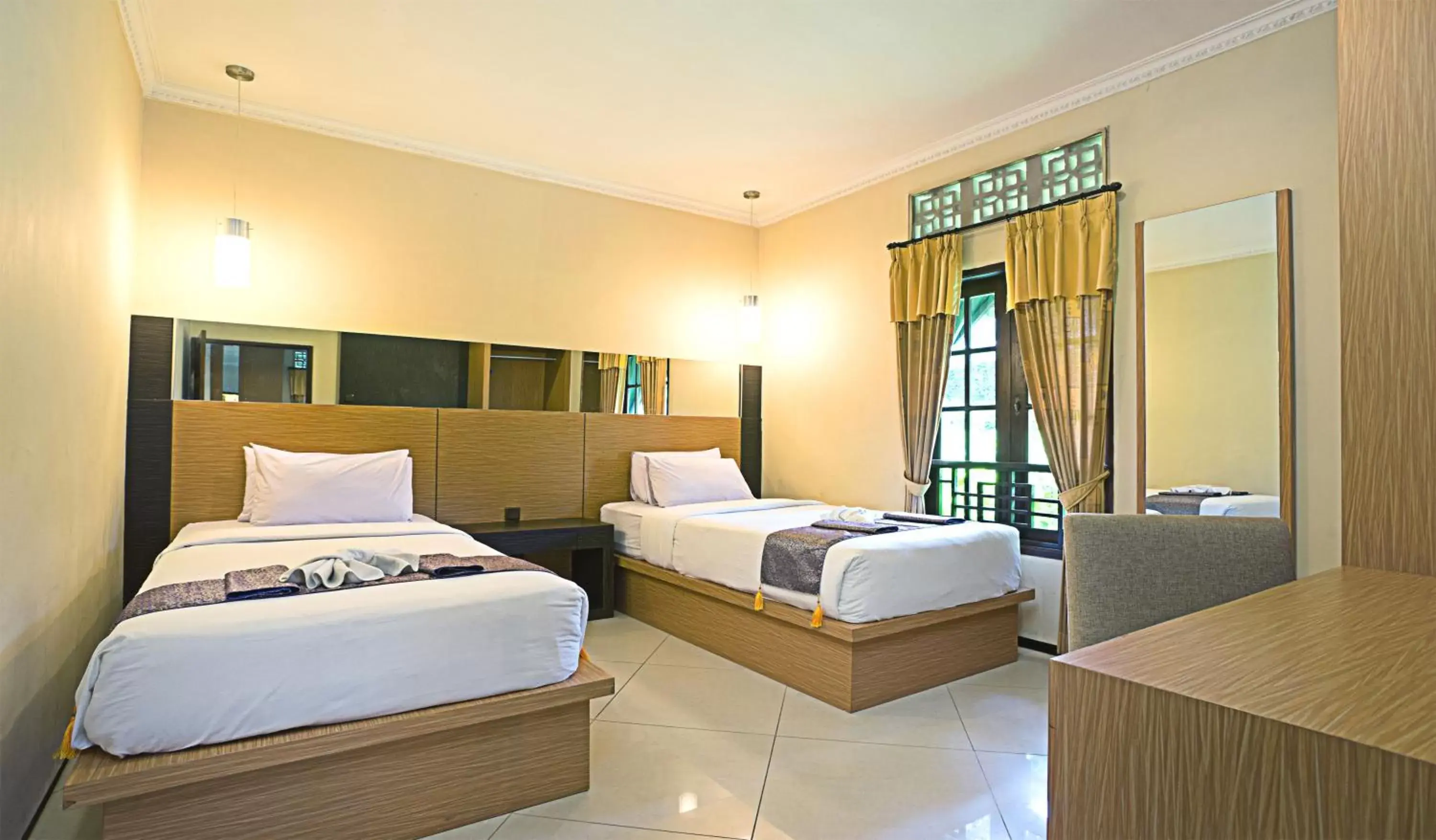 Bedroom, Bed in Royal Orchids Garden Hotel & Condominium