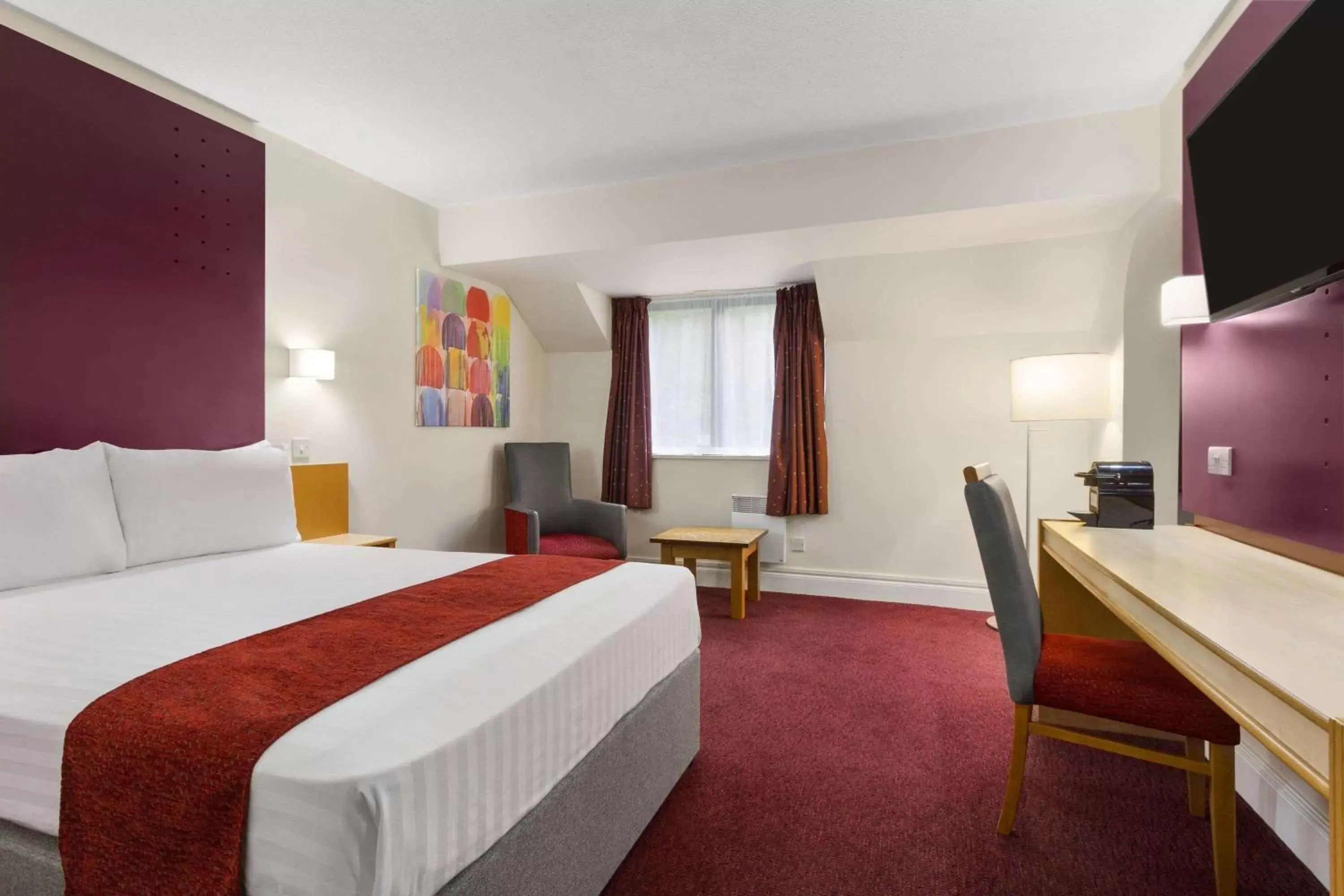 Photo of the whole room in Days Inn Maidstone