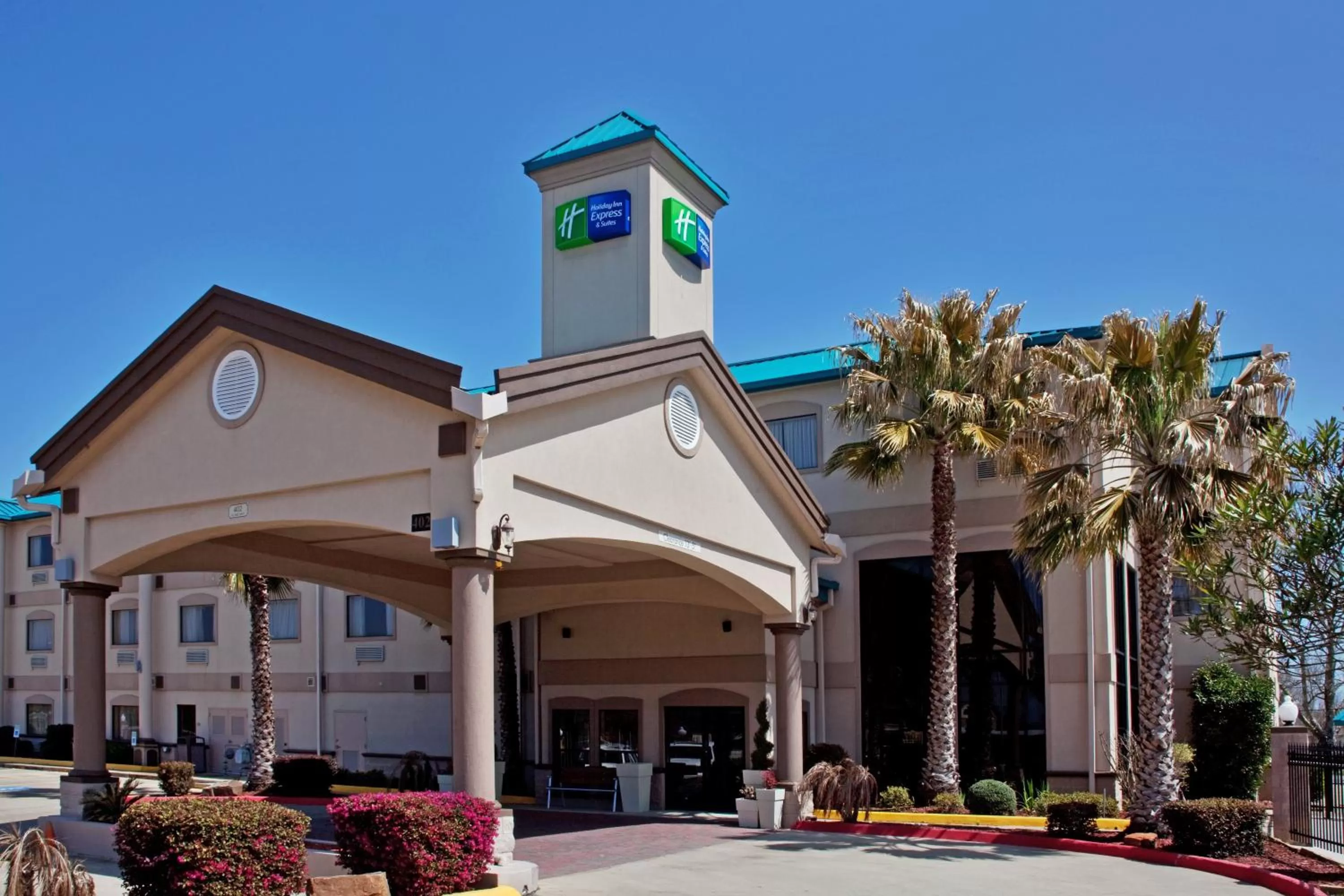 Property building in Holiday Inn Express Hotel and Suites Lake Charles by IHG