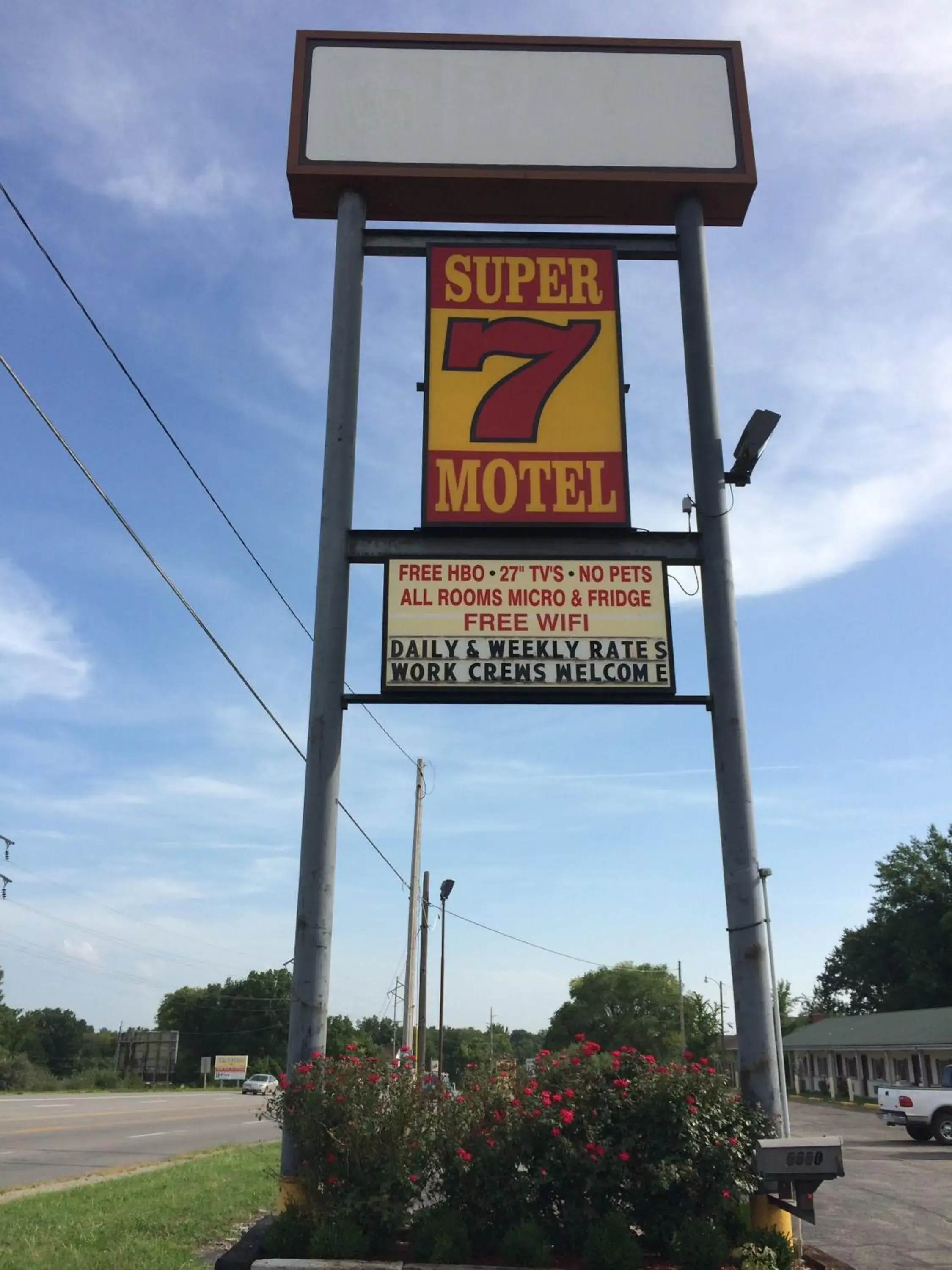 Facade/entrance, Property Building in Super 7 Motel