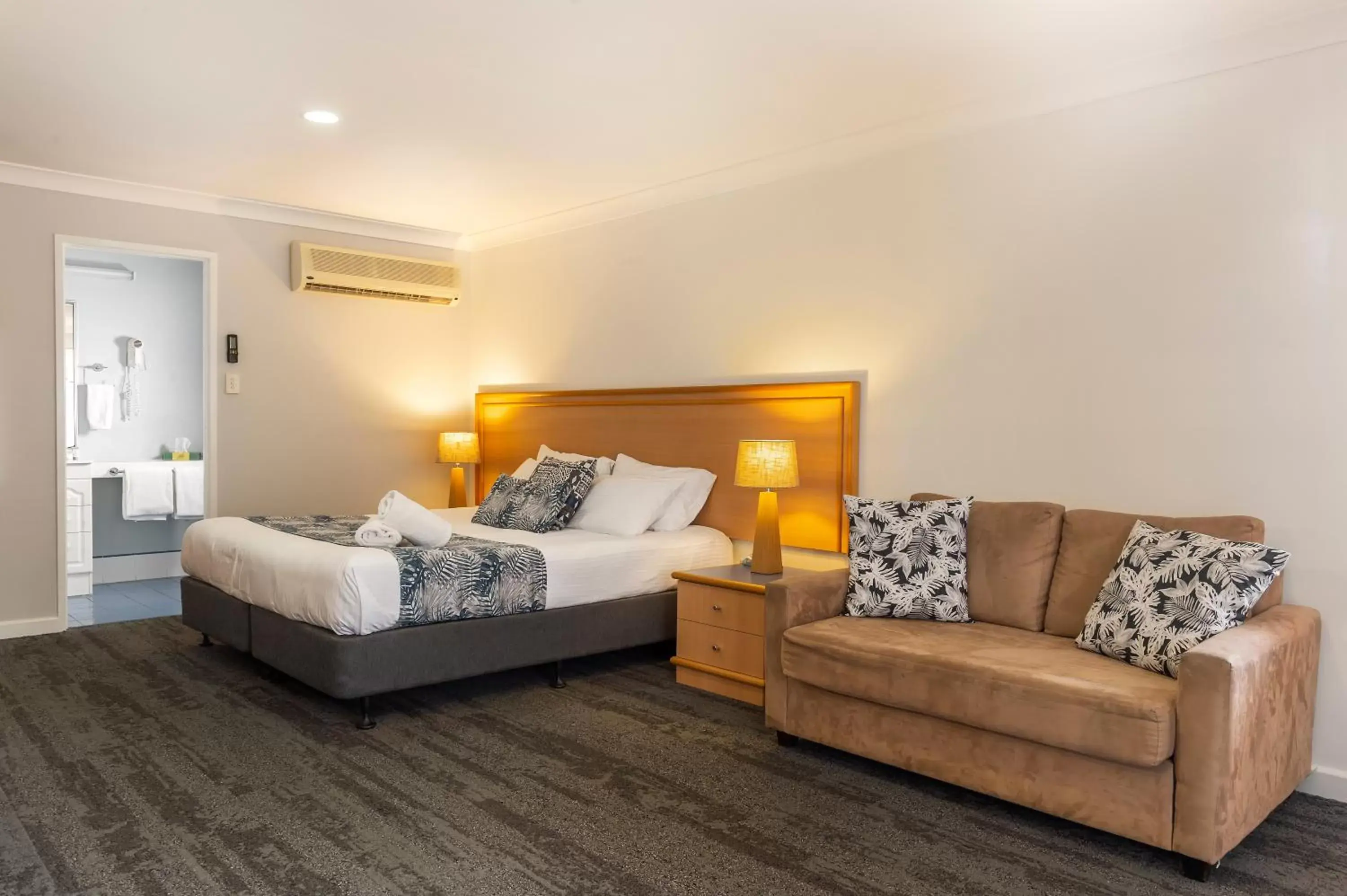 Superior King Suite in Country Motel Ipswich Superior King Suite in Country Motel Ipswich