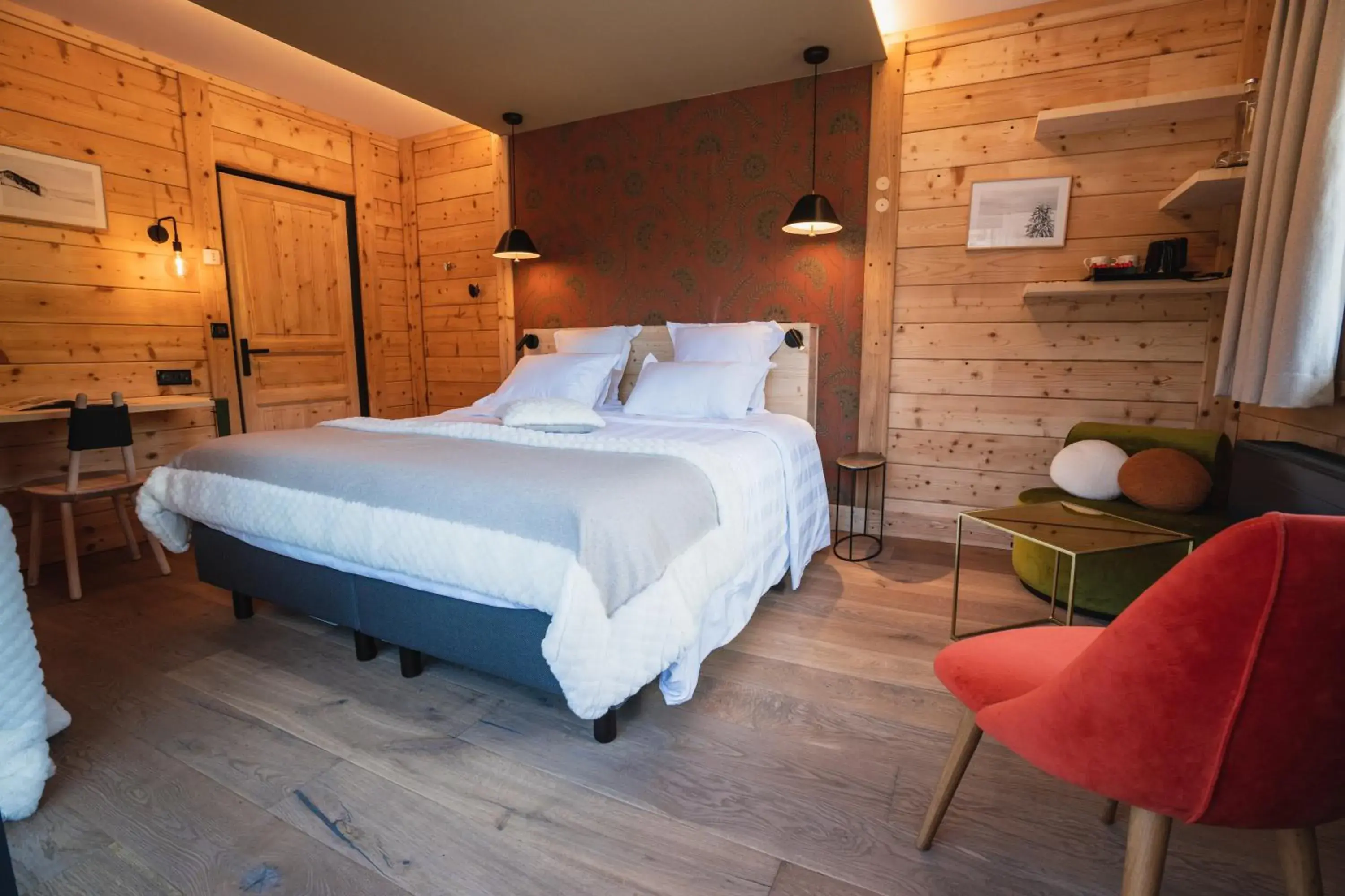 Bedroom, Bed in Chalet-Hotel La Marmotte, La Tapiaz & SPA, The Originals Relais (Hotel-Chalet de Tradition)