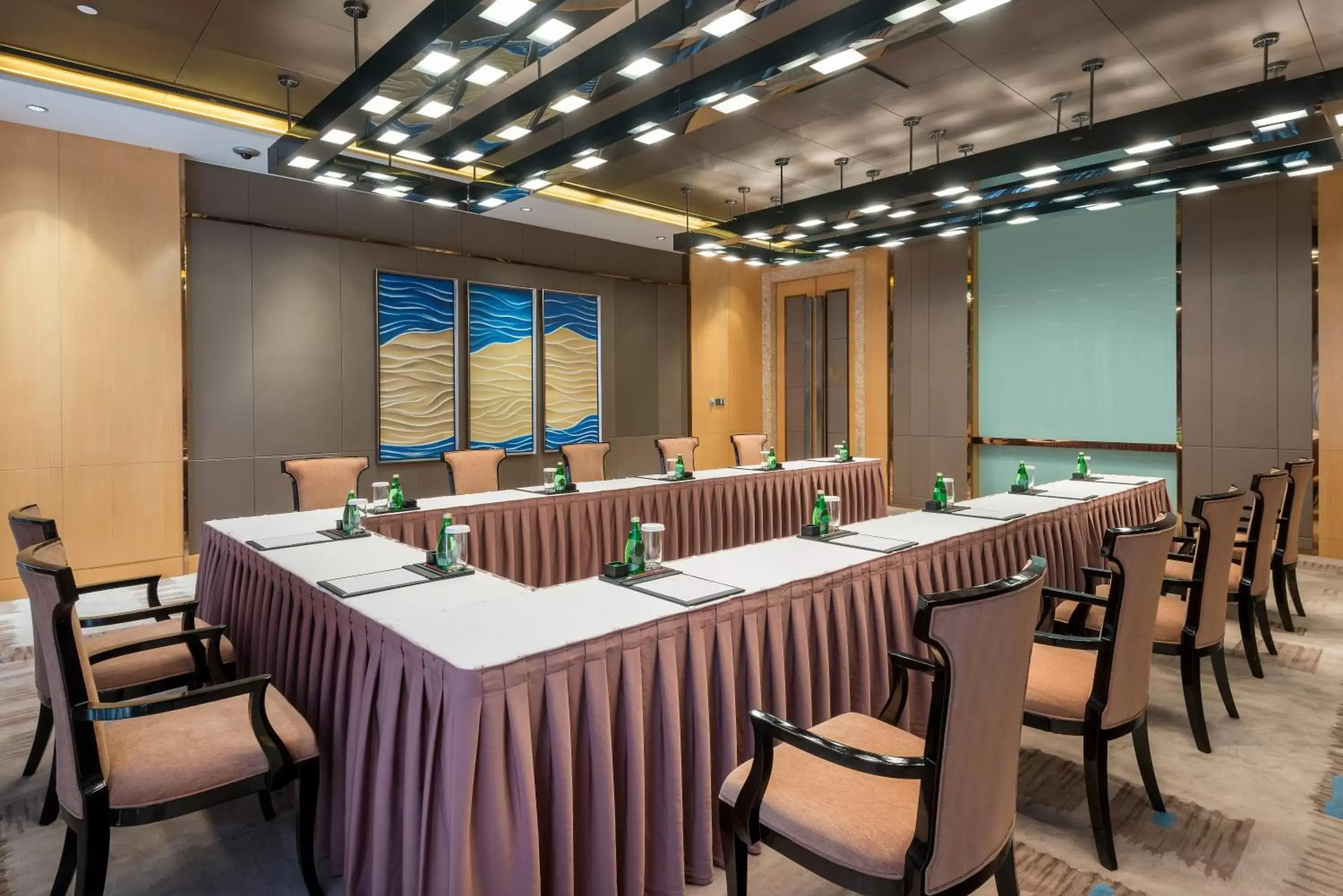 Meeting/conference room, Business Area/Conference Room in Crowne Plaza Hotel Lanzhou, an IHG Hotel