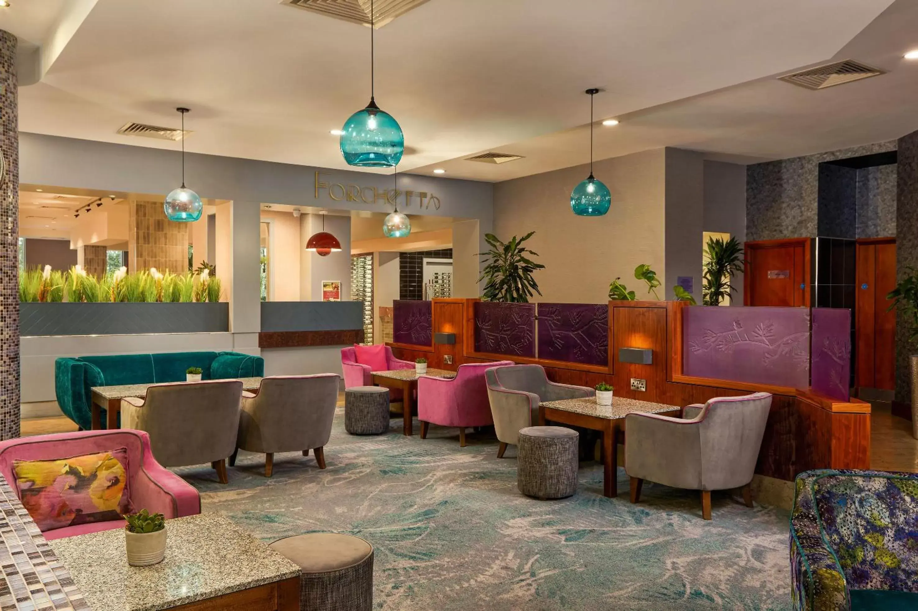 Restaurant/places to eat, Lounge/Bar in Crowne Plaza Dublin Blanchardstown, an IHG Hotel