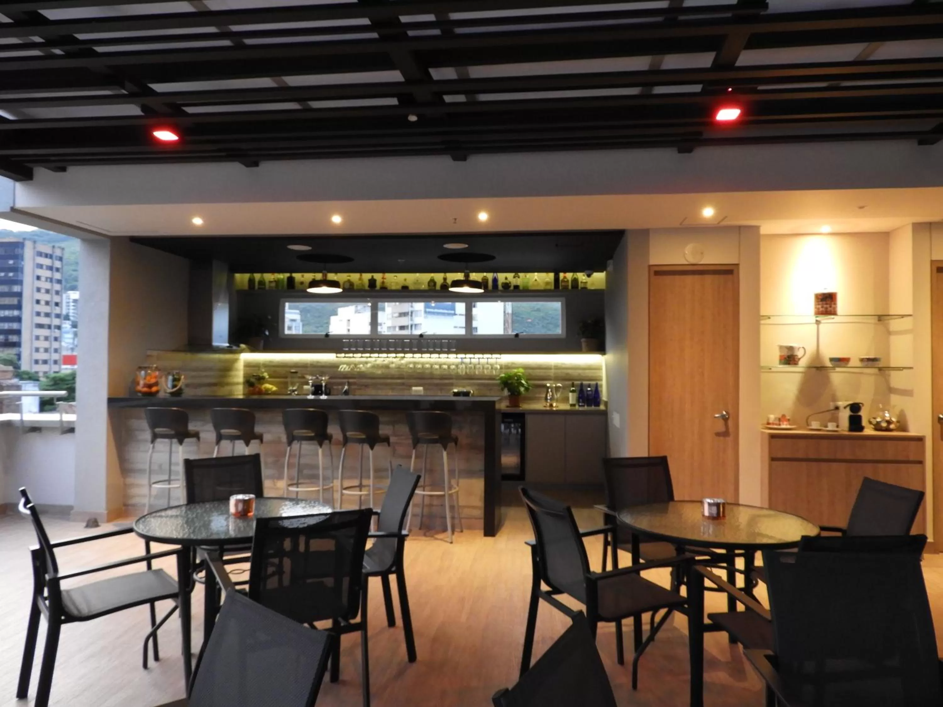 Restaurant/places to eat in Park V