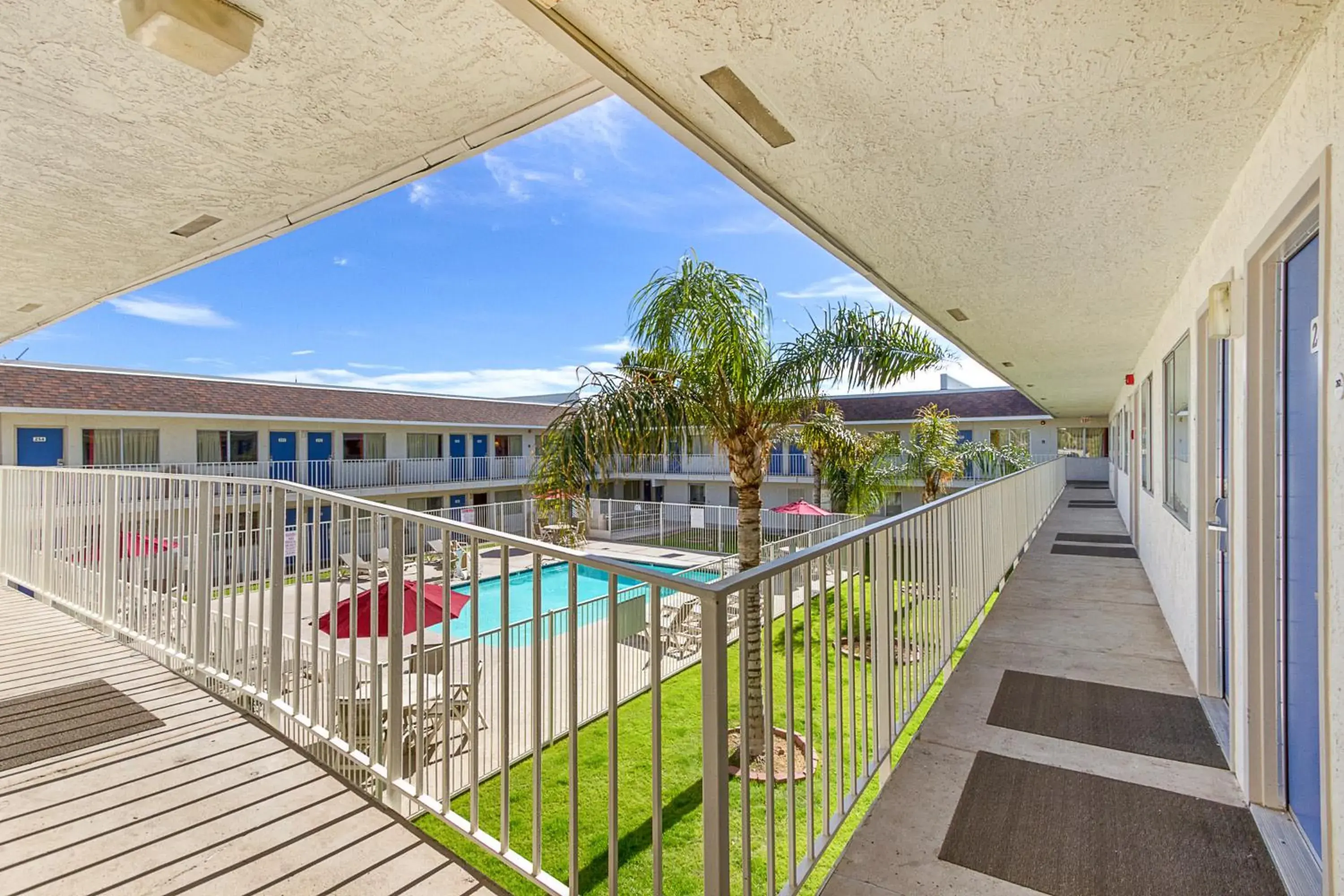 Swimming pool, Balcony/Terrace in Motel 6-Phoenix, AZ - North Bell Road