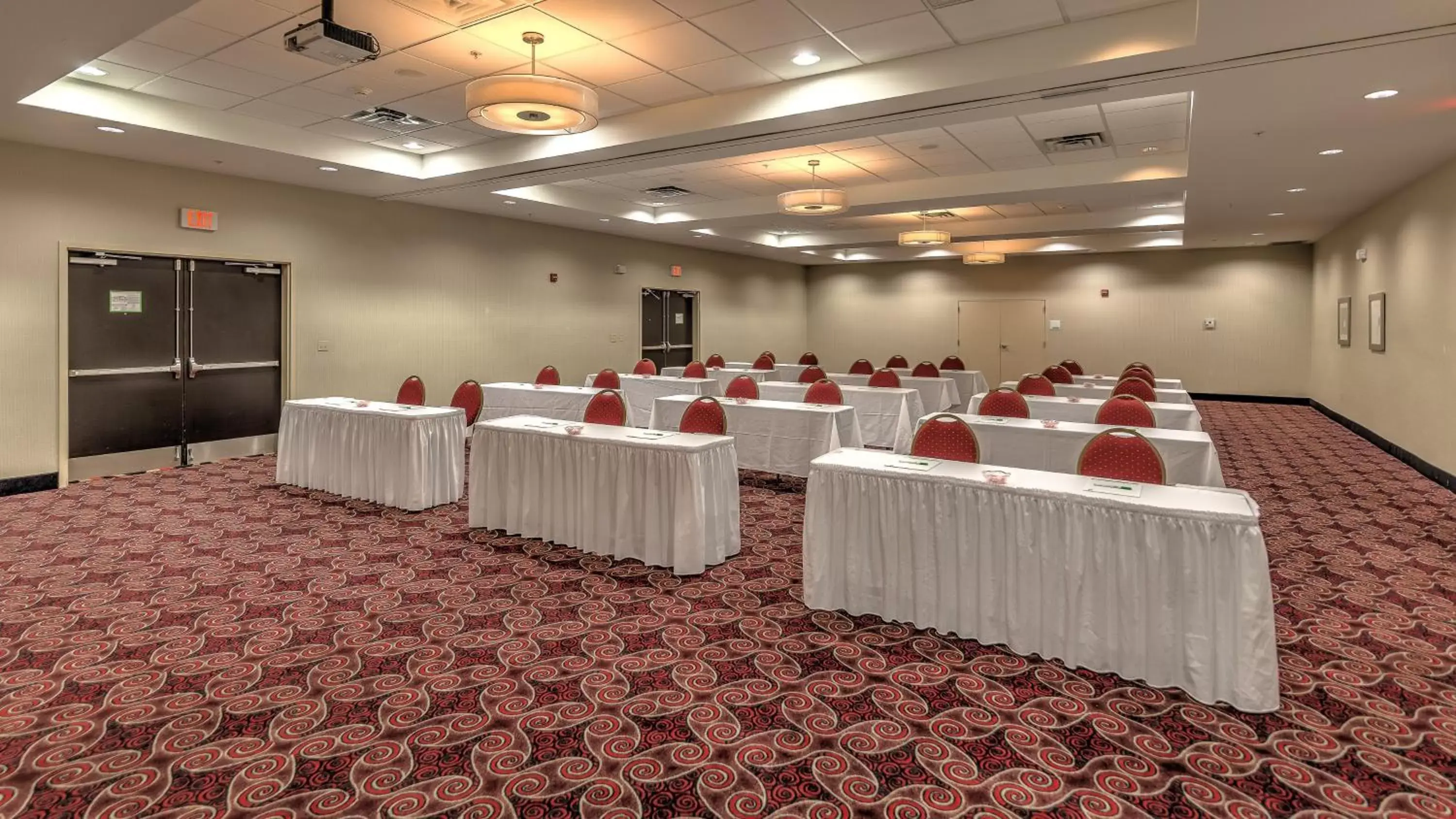 Meeting/conference room in Holiday Inn North Quail Springs, an IHG Hotel