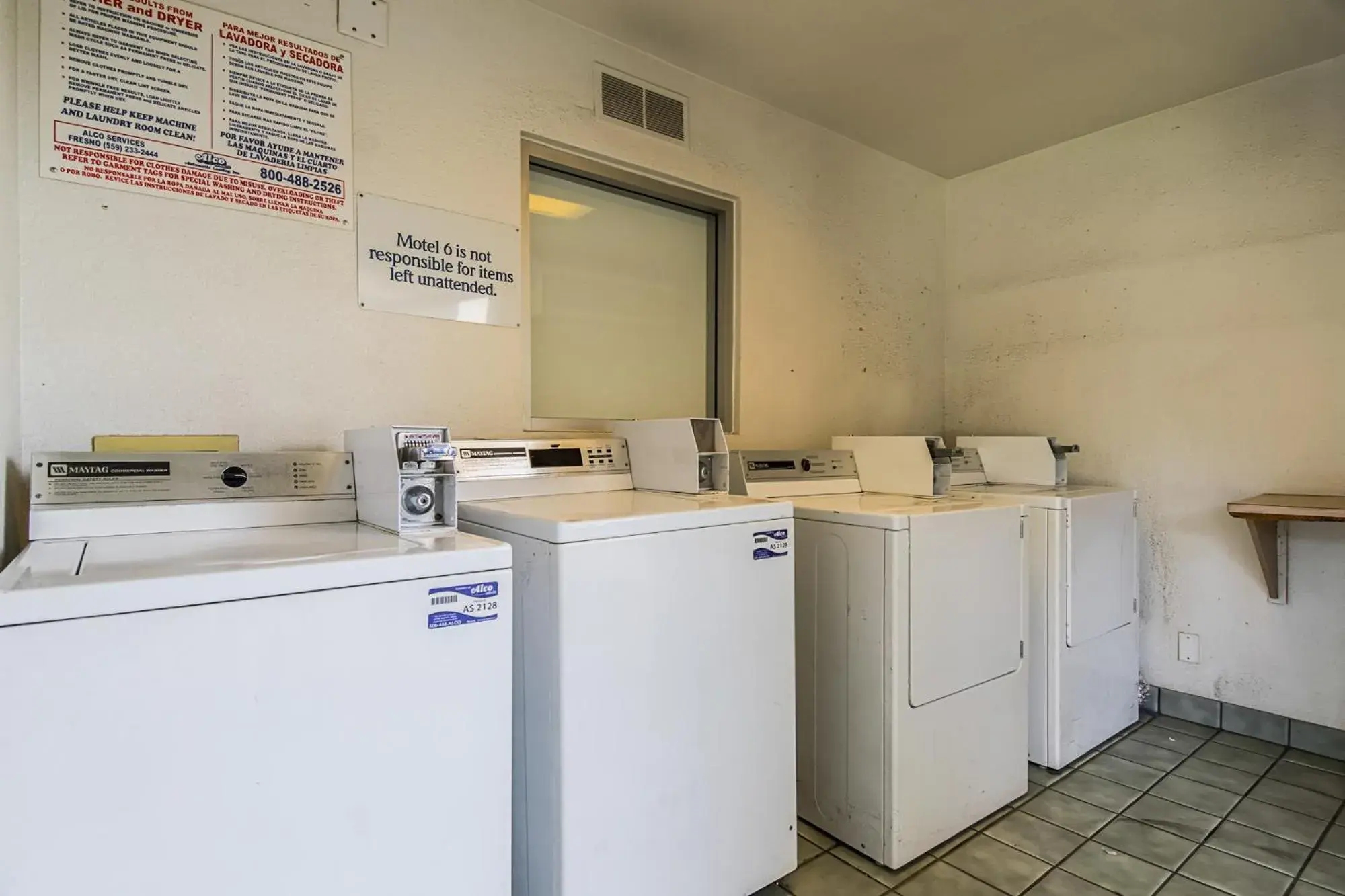 Kitchen/Kitchenette in Motel 6-Bakersfield, CA - Airport